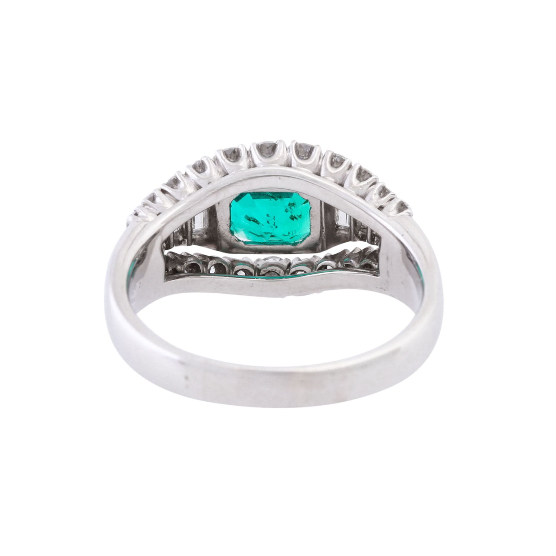 Ring mit feinem Smaragd ca. 2,3 ct und Diamanten zus. ca. 1,5 ct, - Bild 4 aus 5