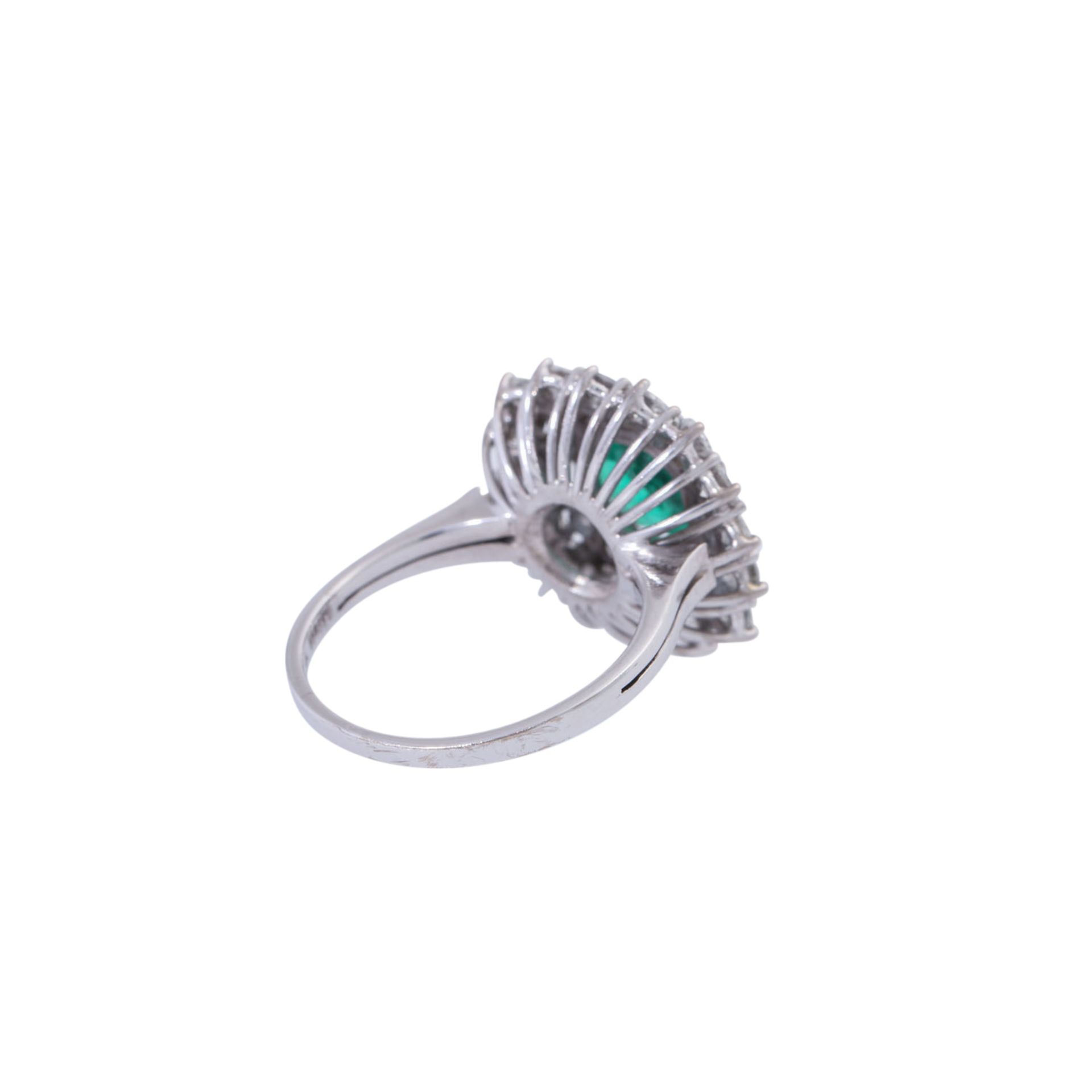 Ring mit oktogonalem Smaragd ca. 1 ct und Diamanten zus. ca. 1,45 ct, - Bild 3 aus 5