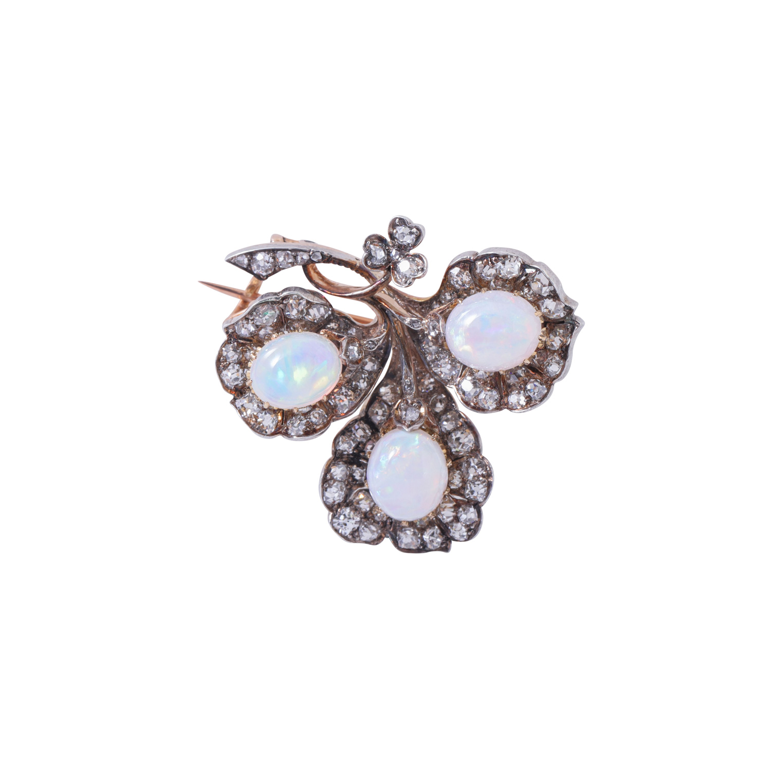 Brosche mit 3 feinen weißen Opalen und Diamanten