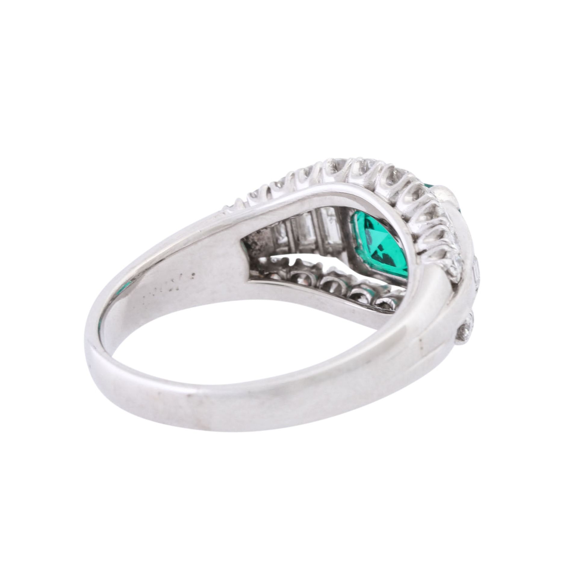 Ring mit feinem Smaragd ca. 2,3 ct und Diamanten zus. ca. 1,5 ct, - Bild 3 aus 5