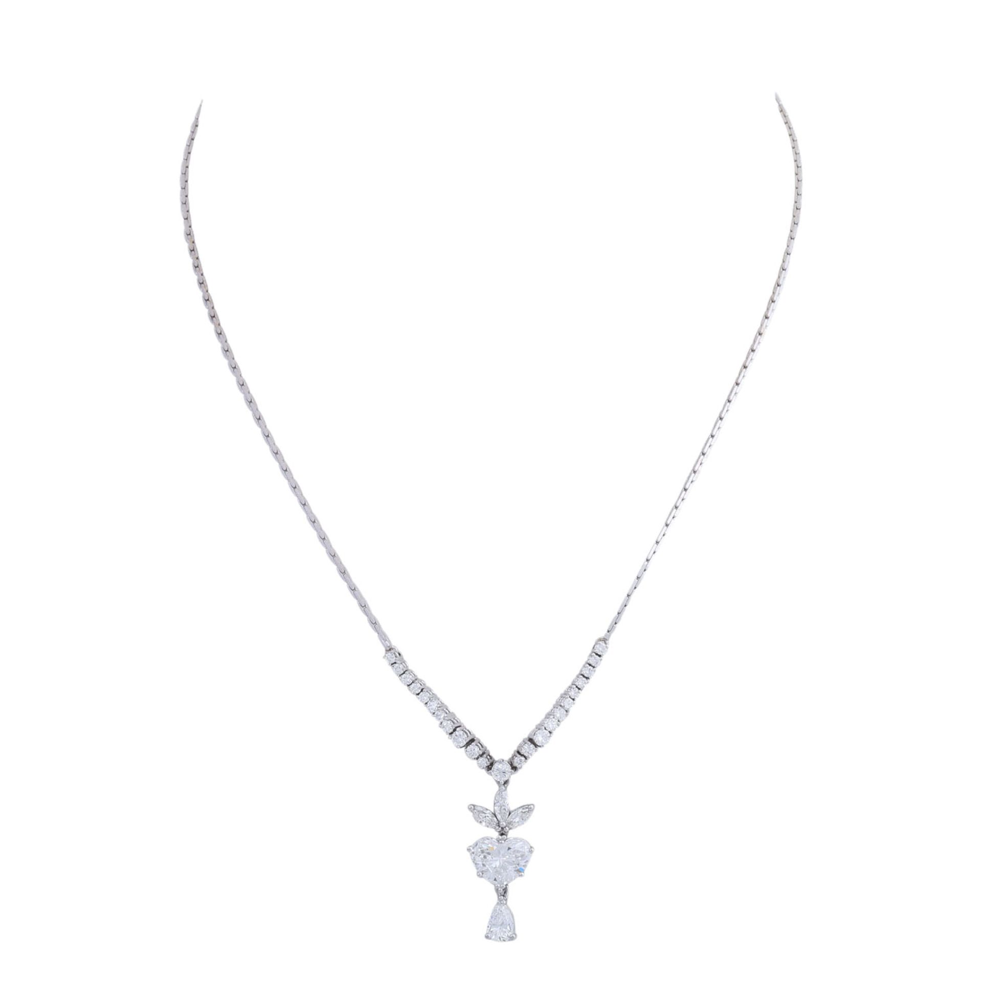 Collier mit Diamanten zus. ca. 3,9 ct,