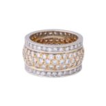 Ring rundum ausgefasst mit Brillanten zus. ca. 2,6 ct,