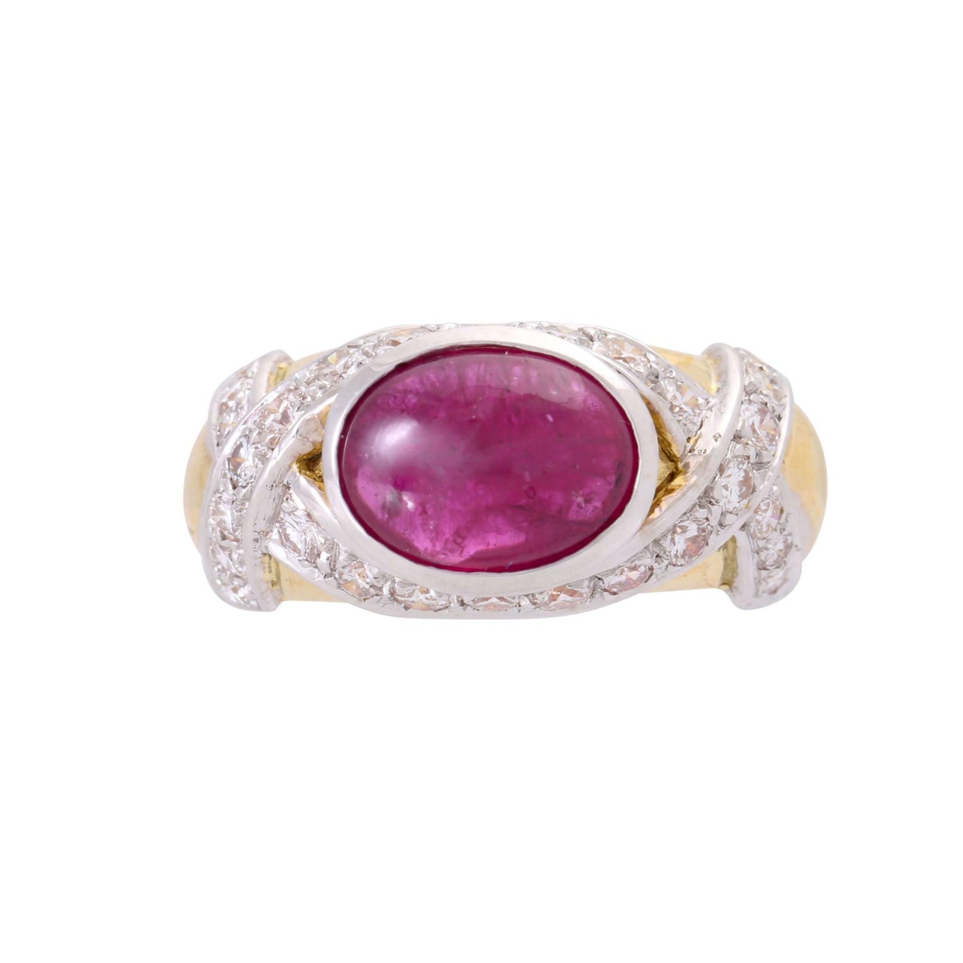 Ring mit ovalem Rubincabochon ca. 3,5 ct und Brillanten zus. ca. 1 ct, - Image 2 of 4