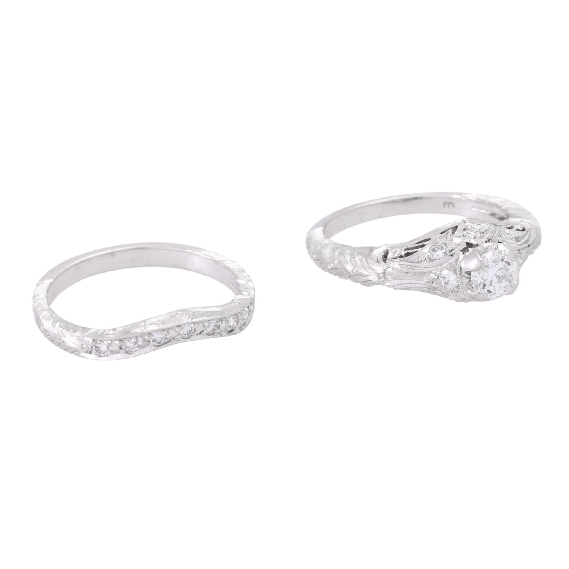 Ringset: Ring mit zentralem Brillant ca. 0,40 ct,