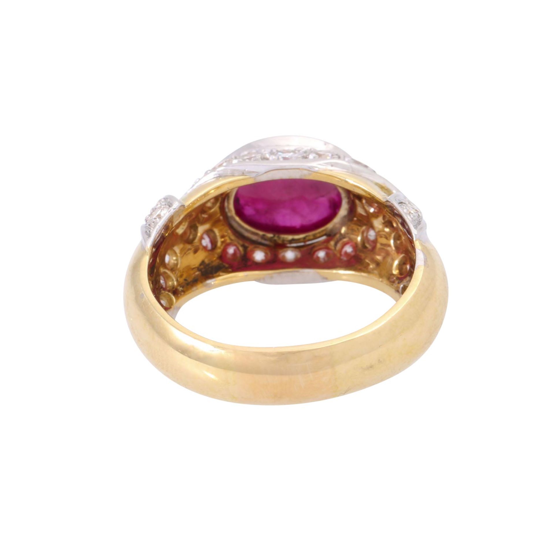 Ring mit ovalem Rubincabochon ca. 3,5 ct und Brillanten zus. ca. 1 ct, - Image 3 of 4