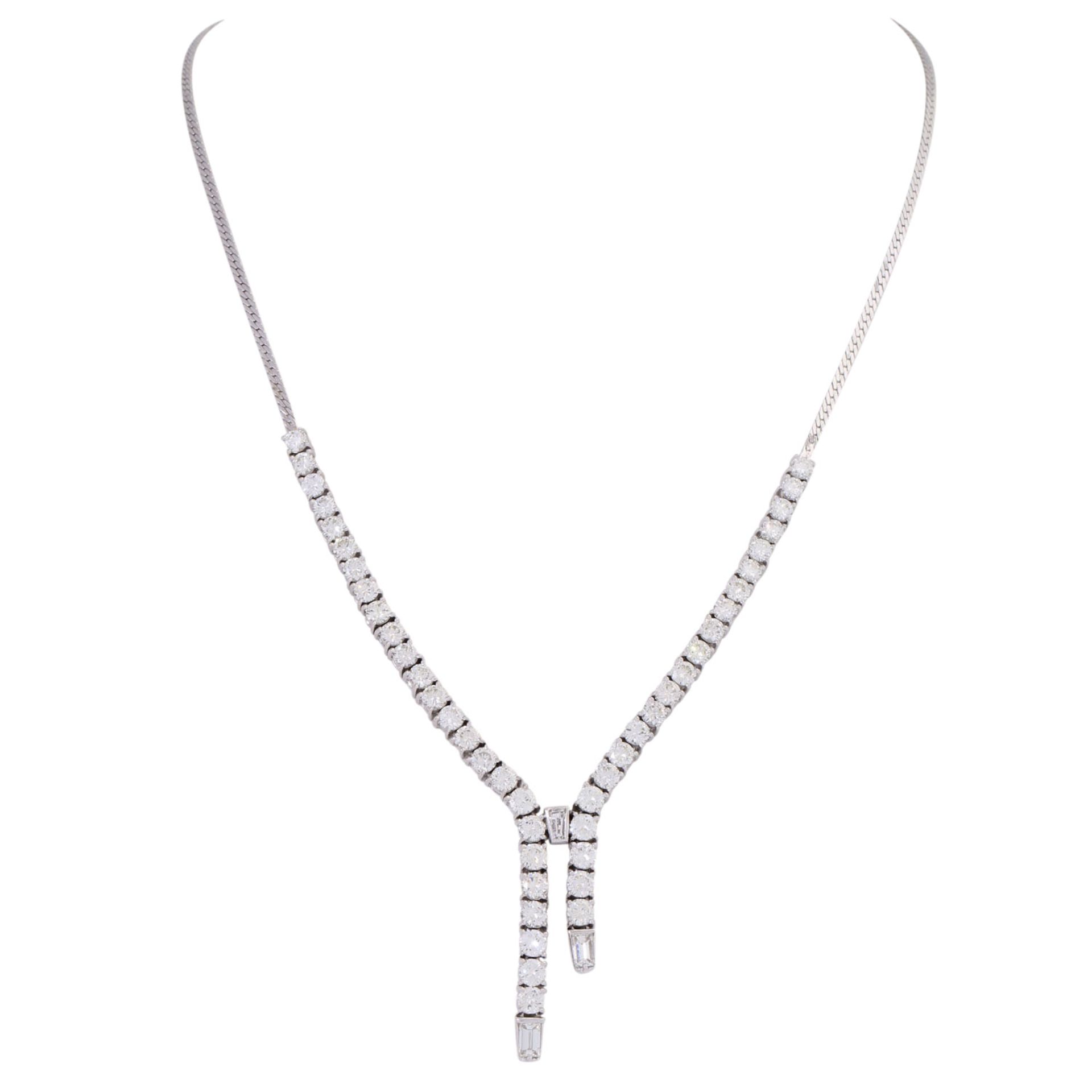 Diamantcollier in Y-Form mit Steinbesatz von zus. ca. 7,15 ct,