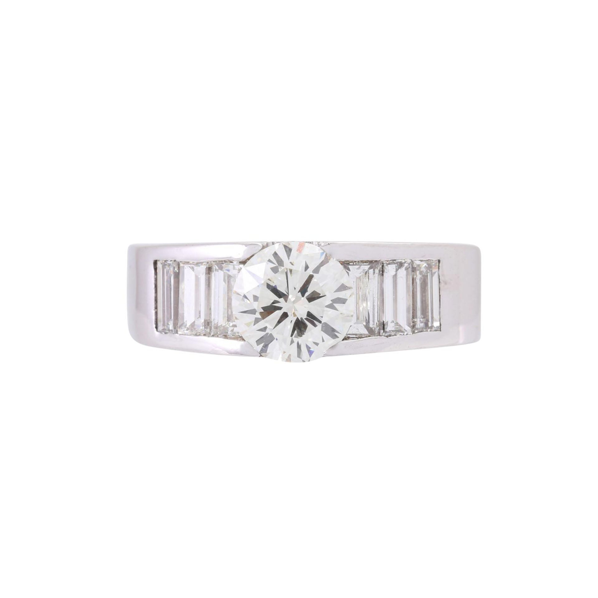 Ring mit Brillant von ca. 1,6 ct und 6 Diamantbaguettes, zus. ca. 1 ct, - Image 2 of 4