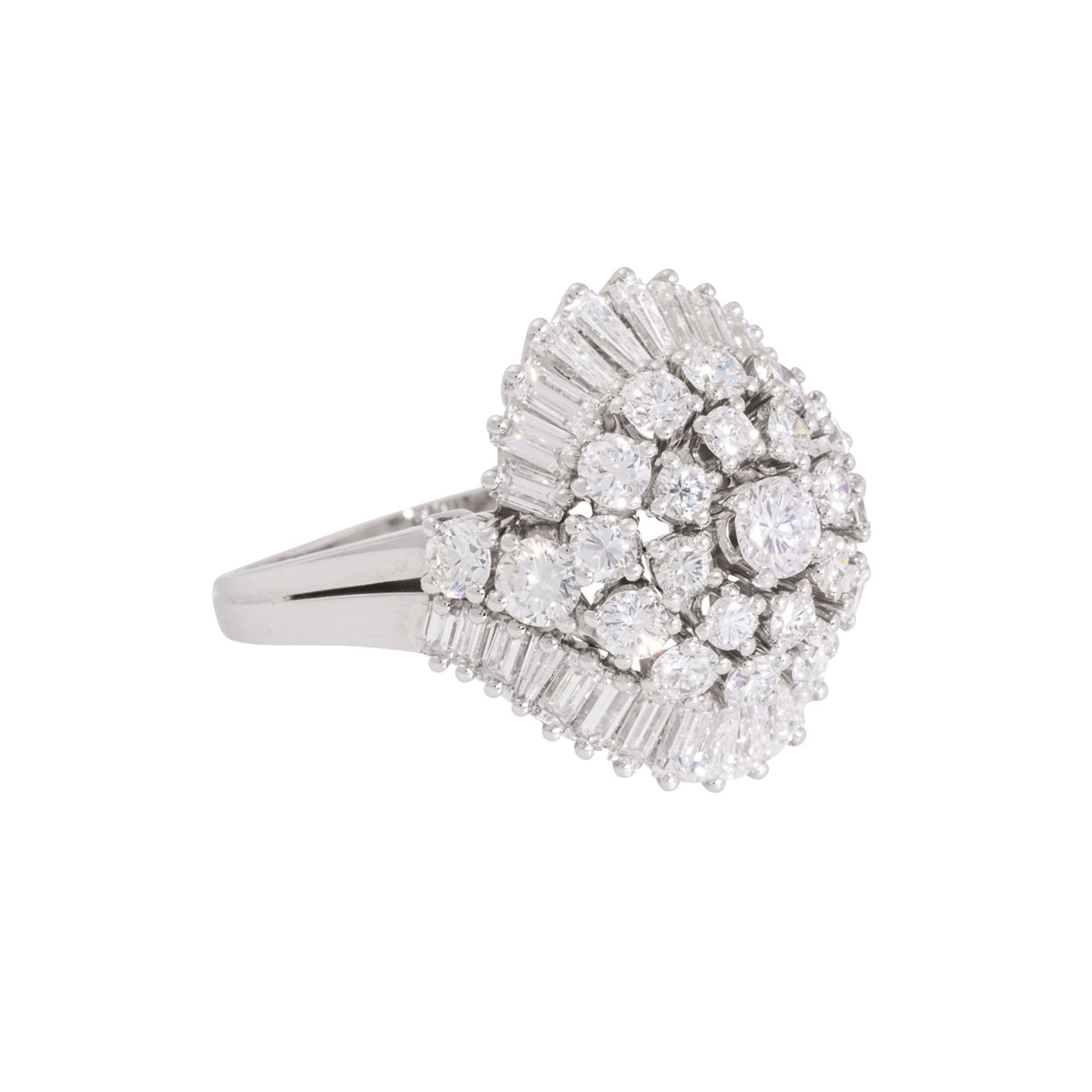 Ring mit Diamanten zus. ca. 3,15 ct, 