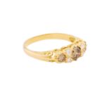 Ring mit 4 farblosen und 3 braunen Diamanten,