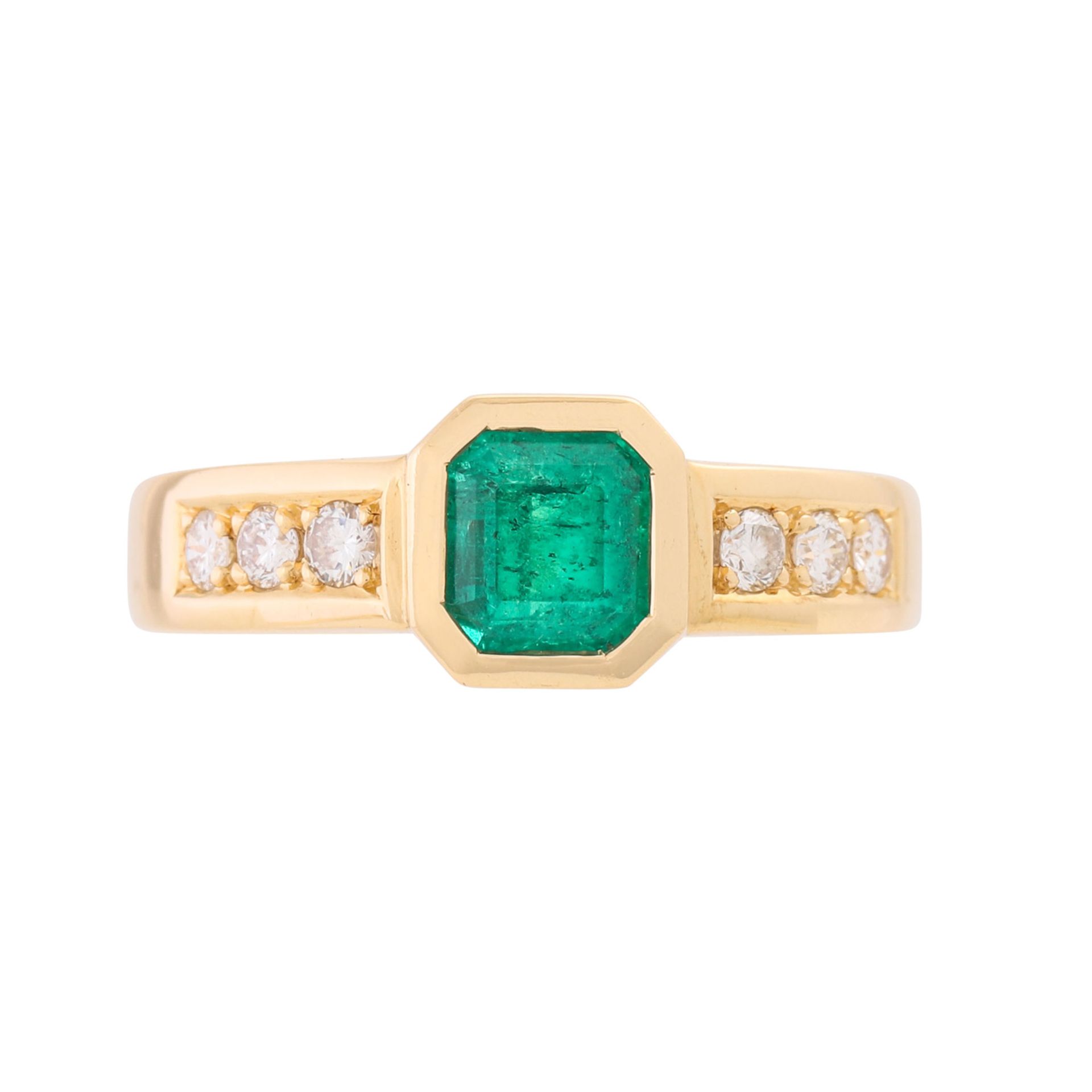 Ring mit Smaragd ca. 1 ct und Brillanten zus. ca. 0,3 ct,  - Bild 2 aus 4