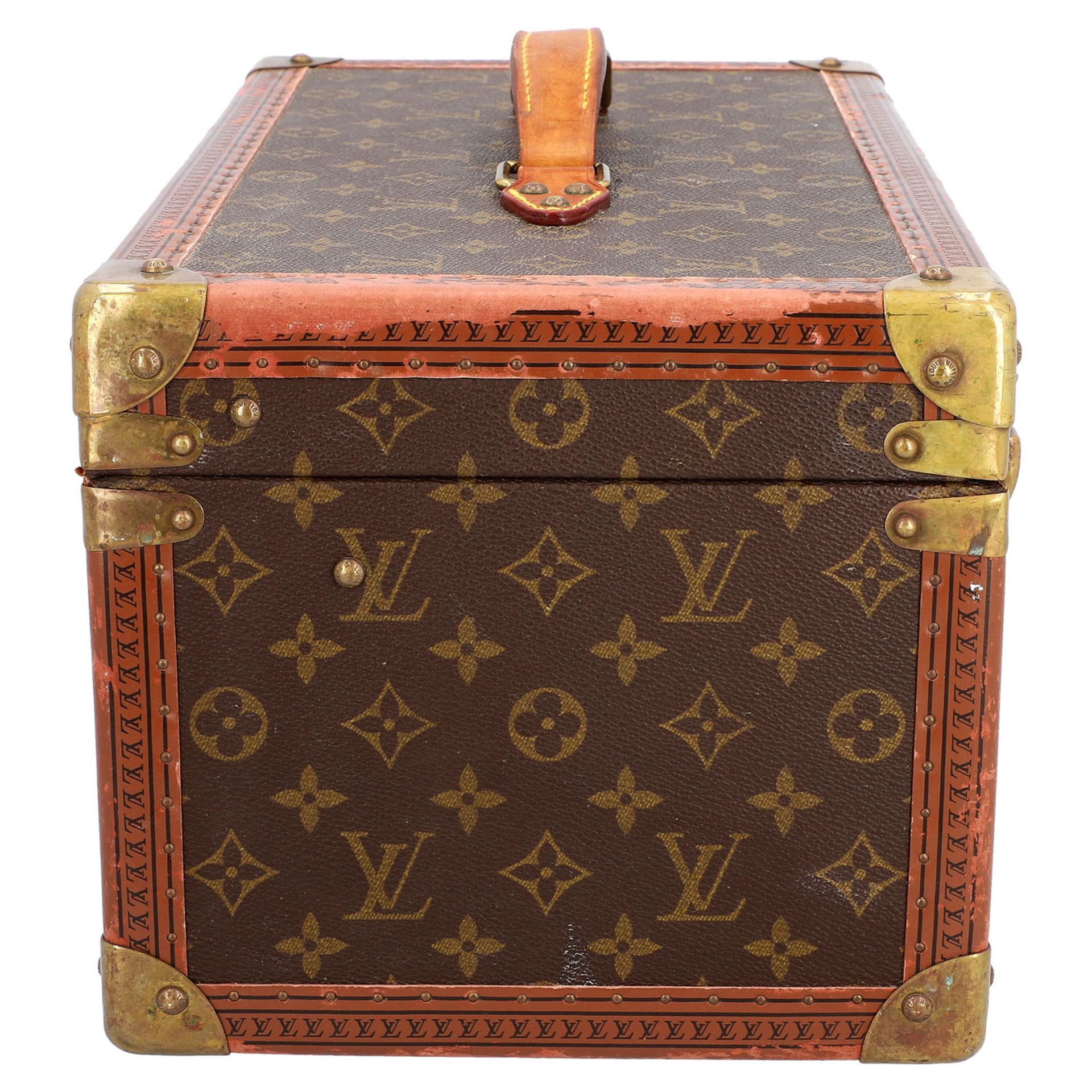 LOUIS VUITTON VINTAGE Kosmetikkoffer. - Bild 3 aus 5