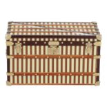 LOUIS VUITTON Briefbeschwerer "COURRIER TRUNK".