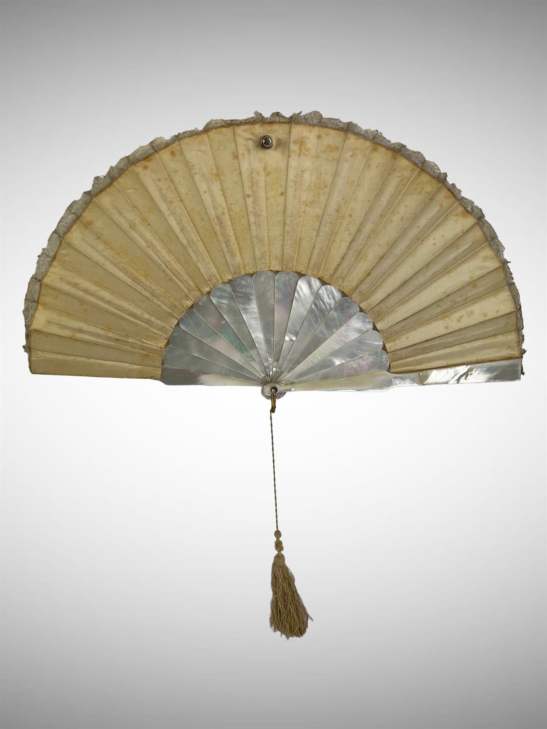 Large Victorian Brussels Lace over satin and mother-of-pearl folding hand fan with fine - Image 2 of 3