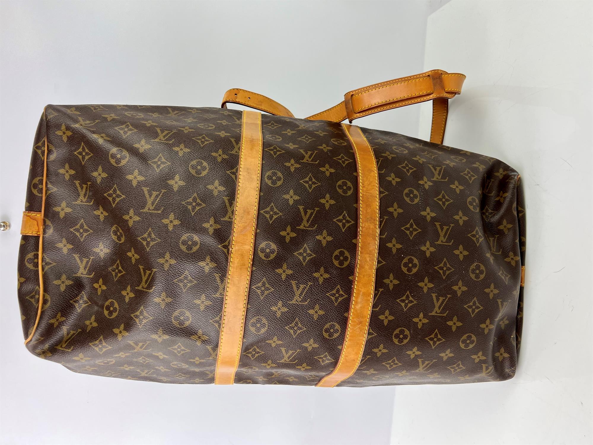 LOUIS VUITTON Monogram Keepall Bandouliere 60 Boston Travel bag with long strap and luggage tag. - Image 6 of 6