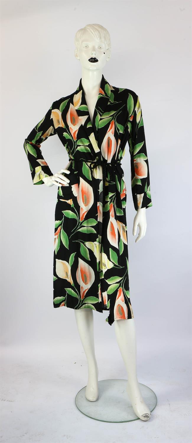 1930s /40s ladies dressing gown/housecoat/kimono with belt Vibrant colours in lily floral pattern. - Image 2 of 2