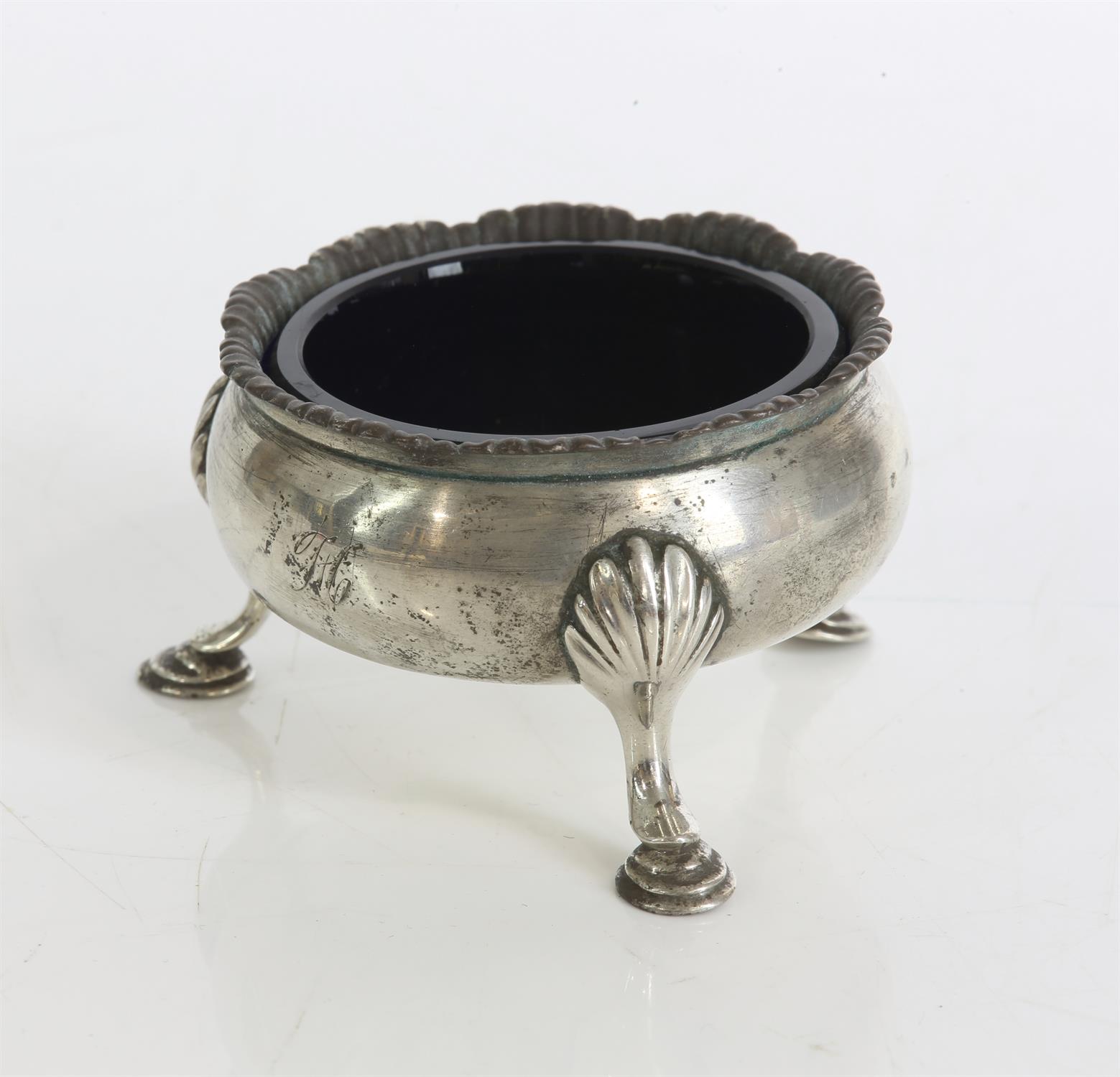 Georgian silver cauldron salt with blue glass liner, London 1762, 56 grams