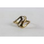 Bicolour gold swirl pattern ring, stamped 9ct, ring size R, 1.8 grams