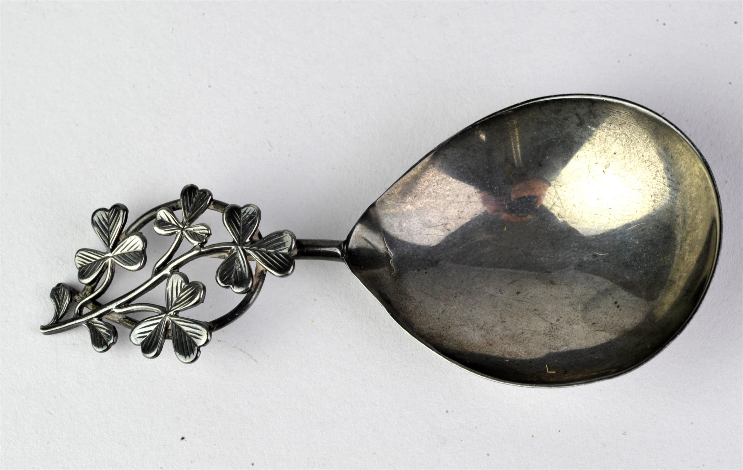 Silver Irish themed caddy spoon where handle is formed of clover leaves, Chester 1903
