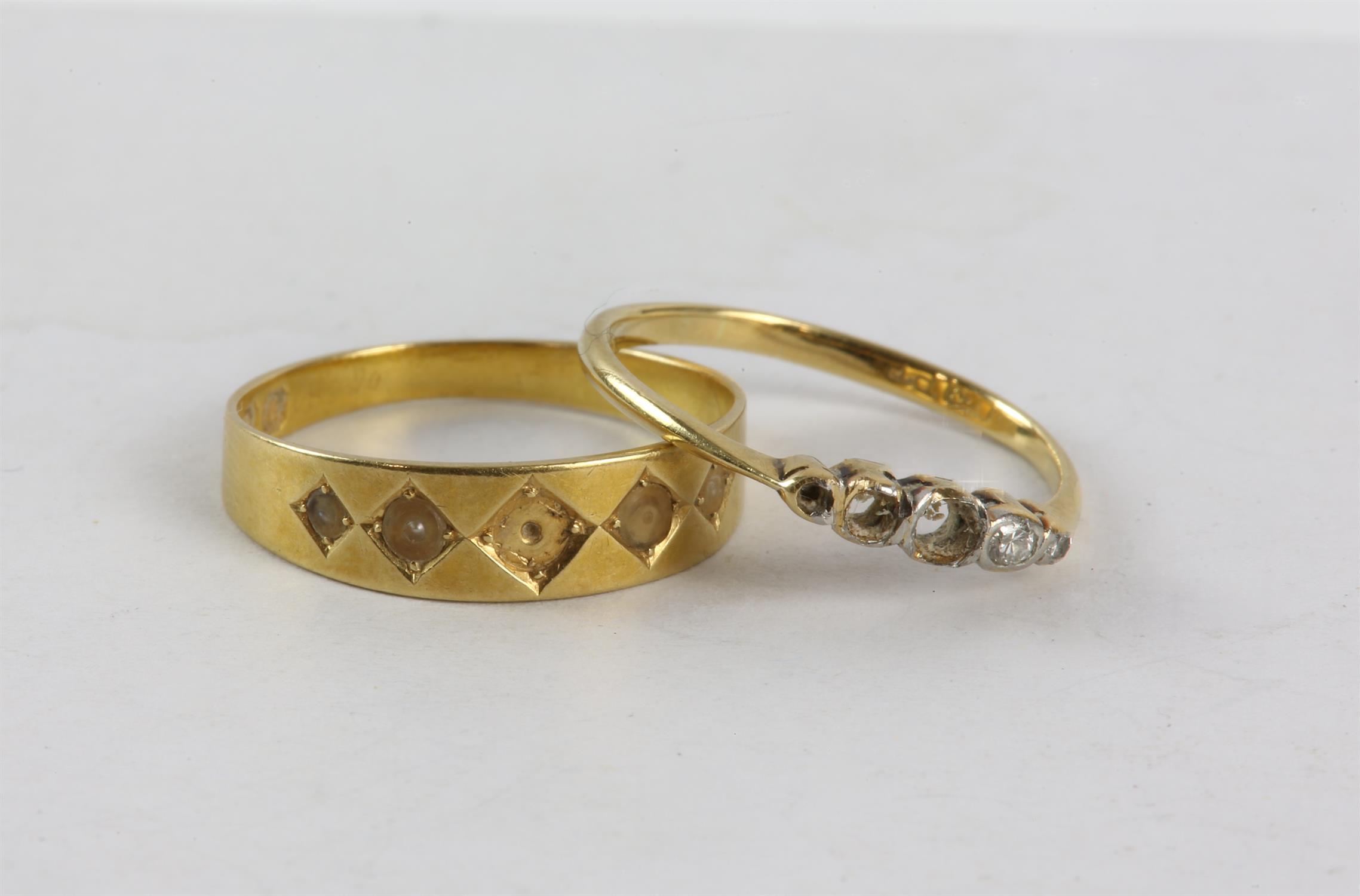 Two stamped 18ct rings, sizes N and M, 3.4 grams