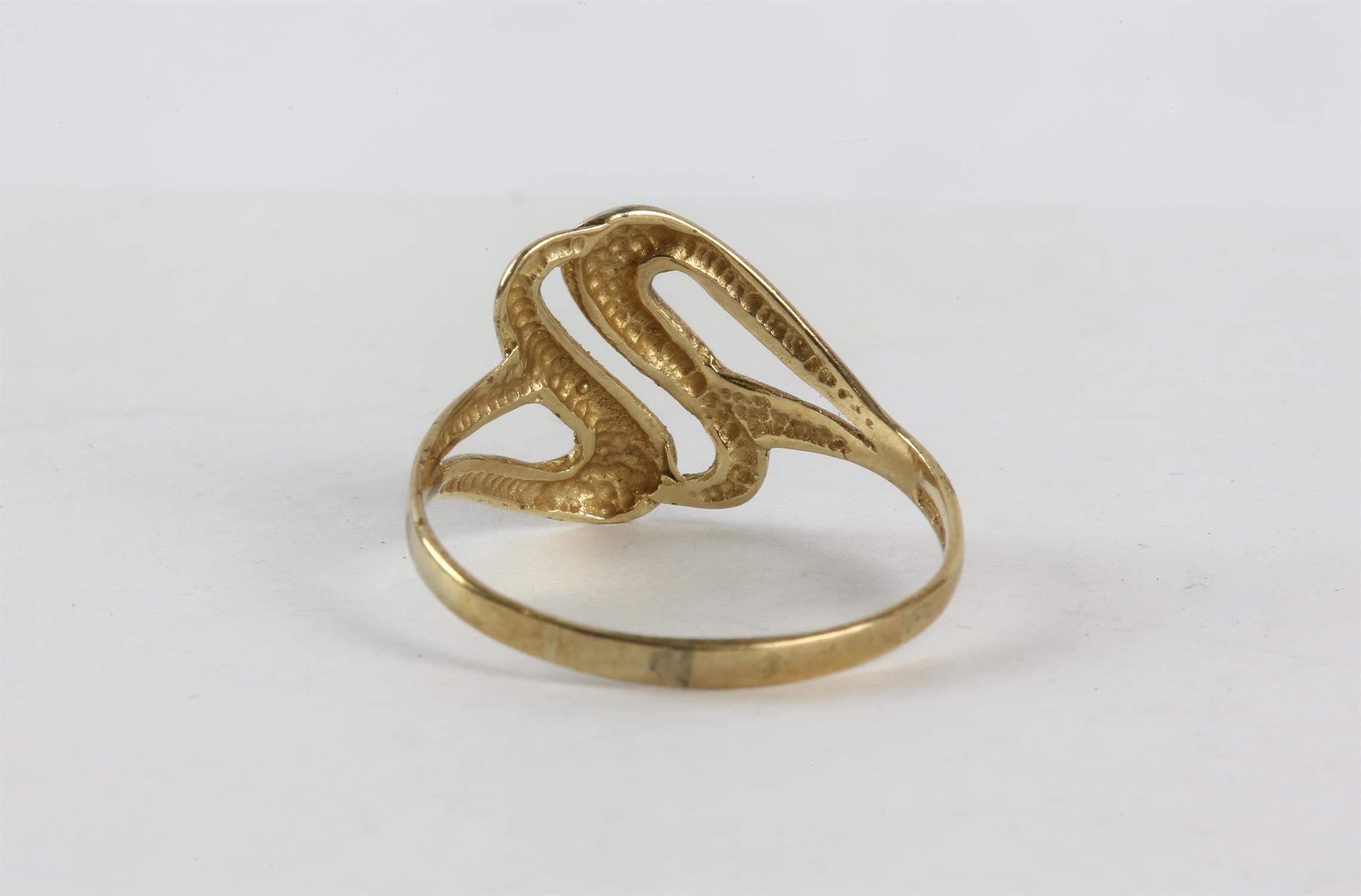 Bicolour gold swirl pattern ring, stamped 9ct, ring size R, 1.8 grams - Image 2 of 2