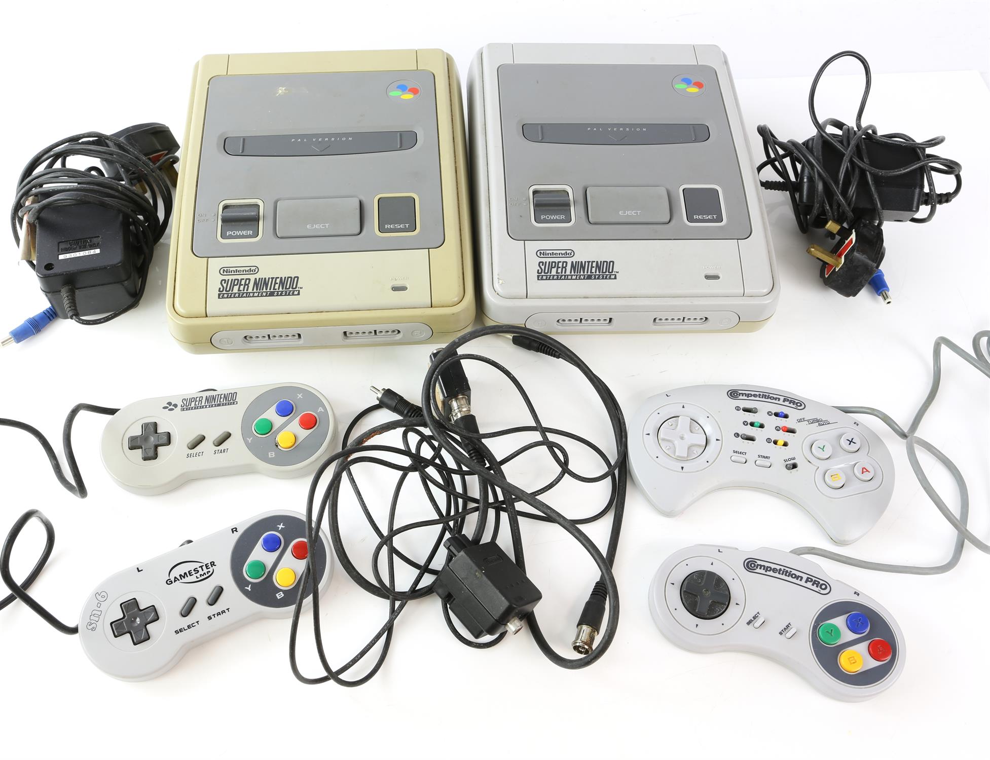 2 SNES - Super Nintendo Entertainment System Consoles. This lot contains two SNES consoles, - Image 2 of 2