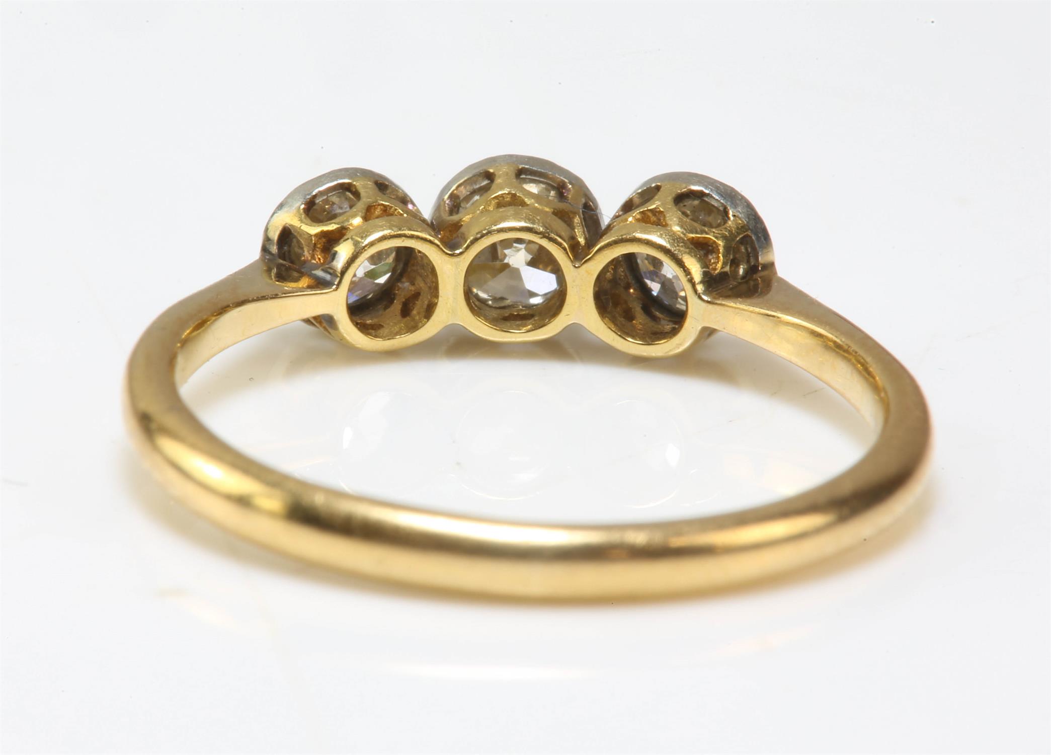 Edwardian three stone ring, set with three old European cut diamonds weighing an estimated total of - Image 3 of 3