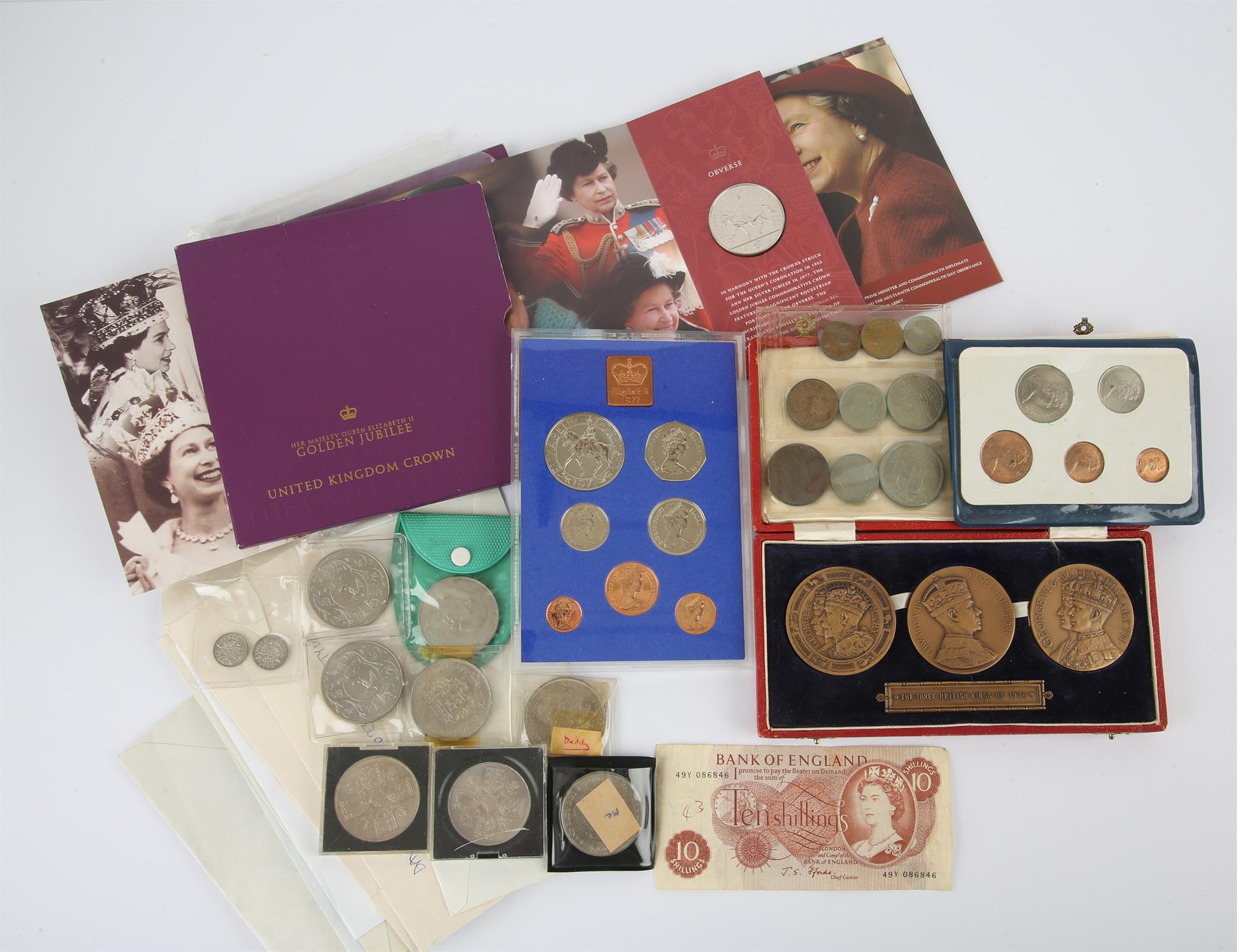 A small collection of British coins and bank notes and a “Three Kings” medal set.