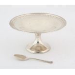 Hallmarked silver items including centre piece. Mark for Sheffield 1904 with a silver hallmarked