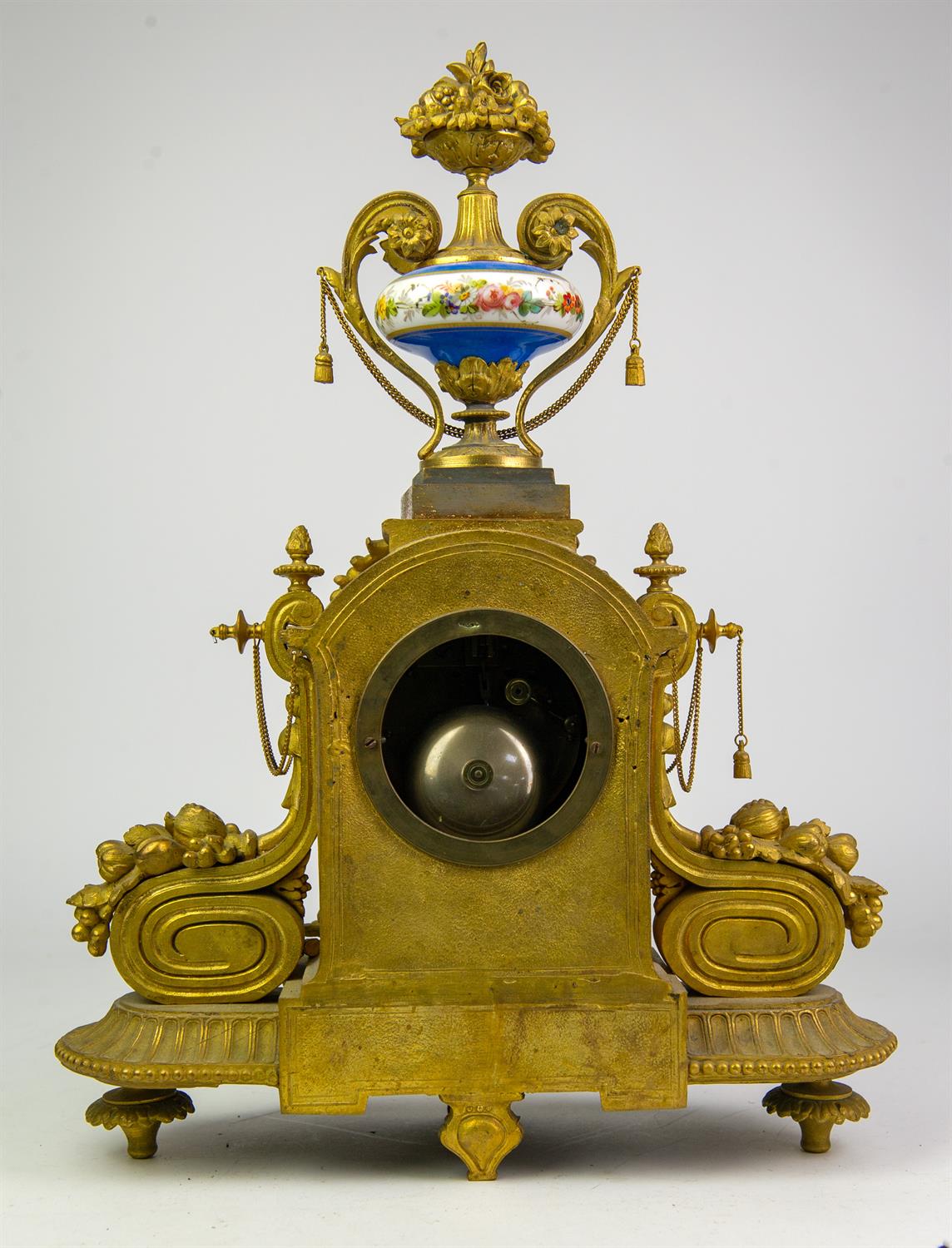 French spelter and Sevres style porcelain mantel clock, 19th Century, the case with urn finial and - Image 4 of 4