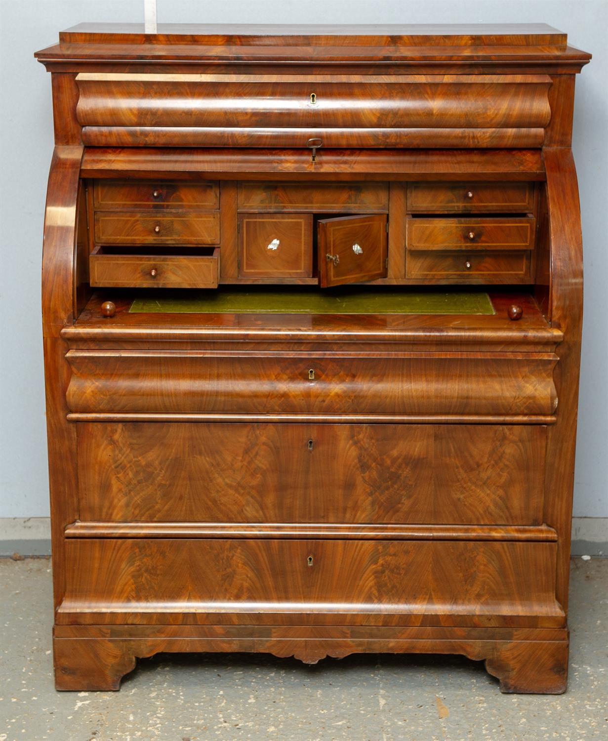 Continental flame mahogany veneered roll top bureau, 19th Century, with a frieze drawer over roll - Image 2 of 4