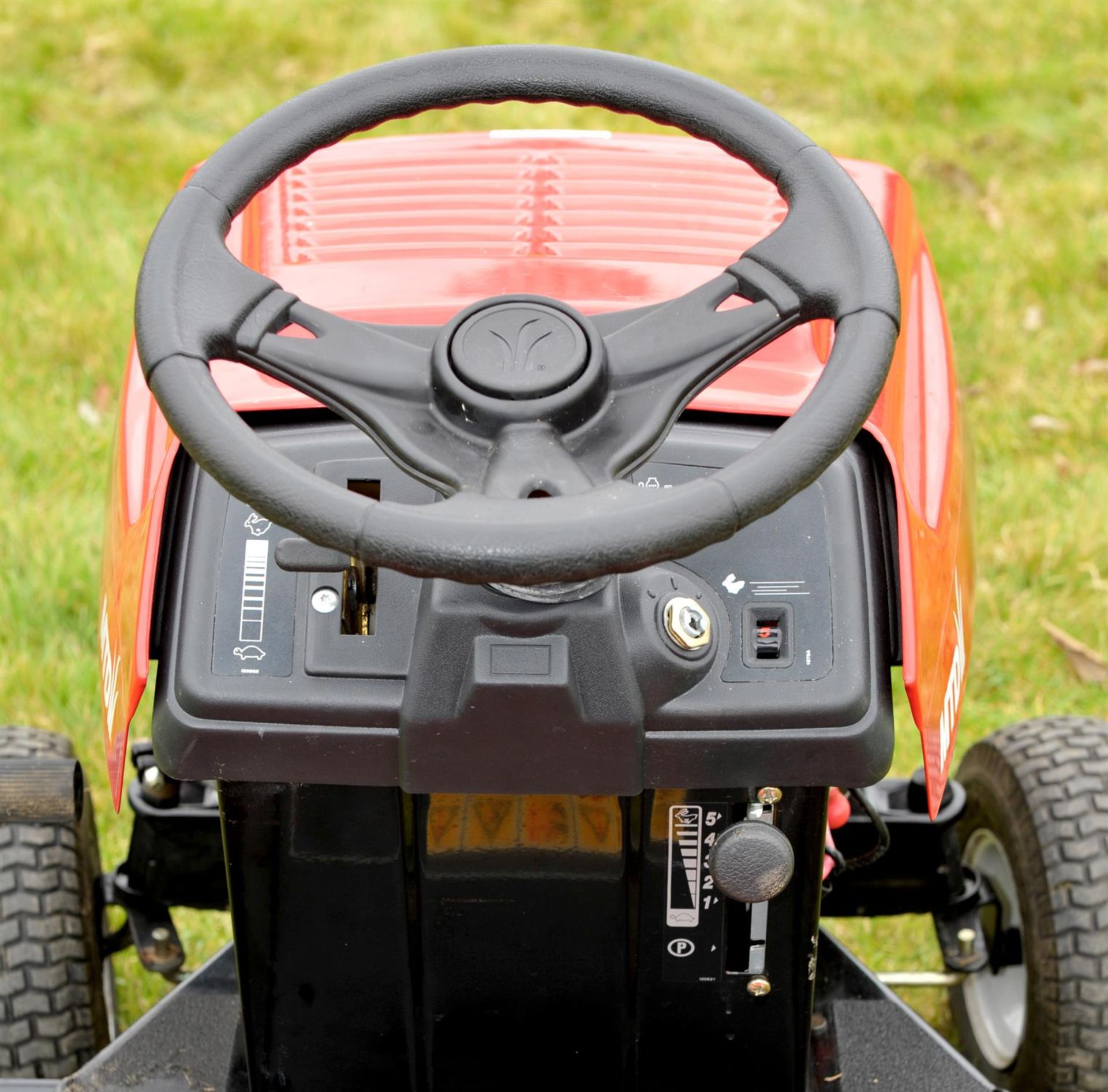 MTD Spider 76 RD Ride on Garden lawn mower. It comes with a grass collection box. - Image 11 of 14