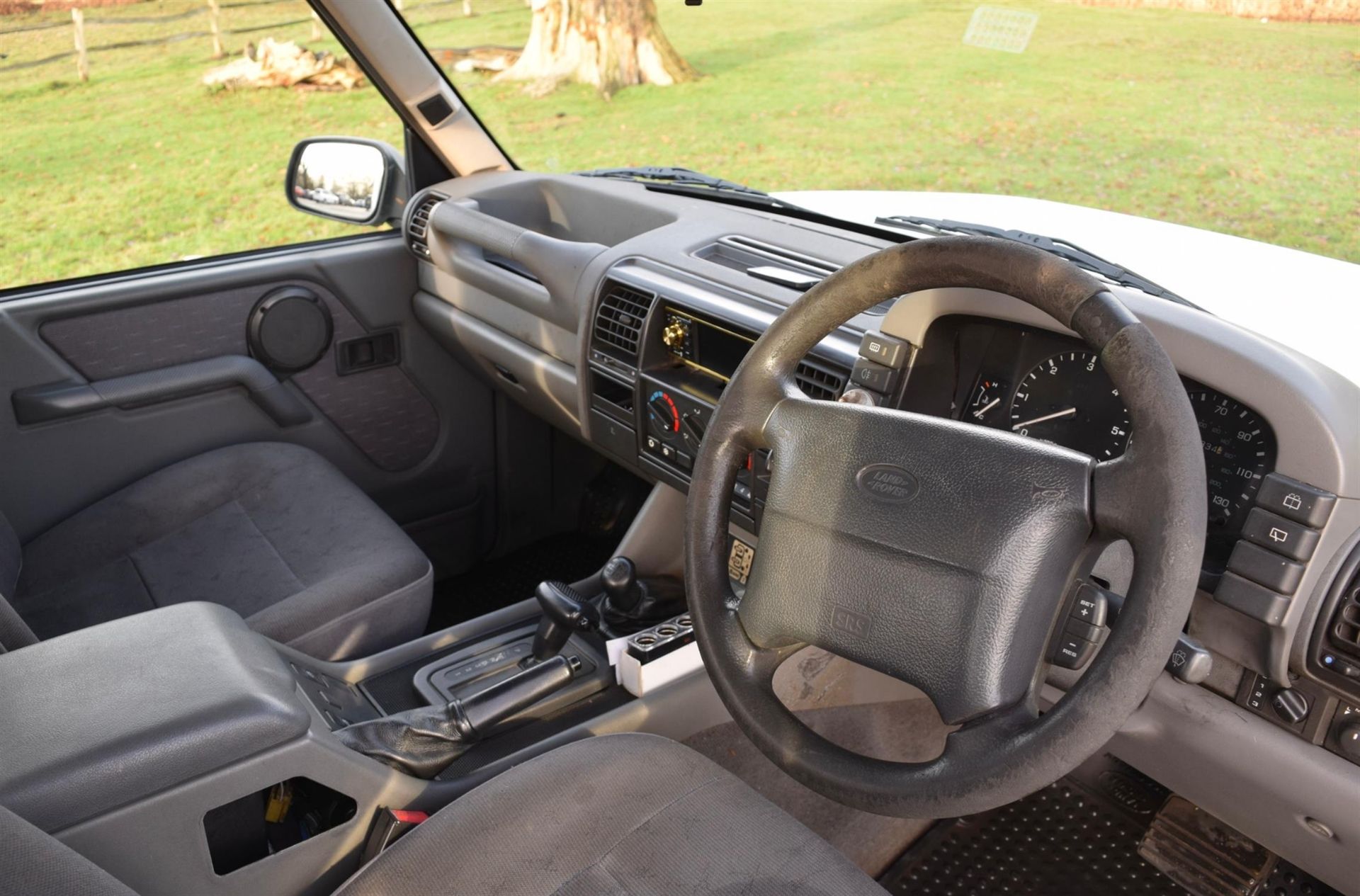 1998 Land Rover Discovery 2-Door R41 KAA. 2-door Land Rover Discovery 300 TDI, which was first - Image 18 of 41