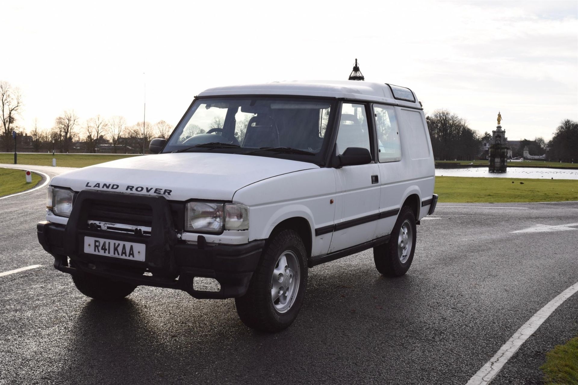 1998 Land Rover Discovery 2-Door R41 KAA. 2-door Land Rover Discovery 300 TDI, which was first - Image 7 of 41