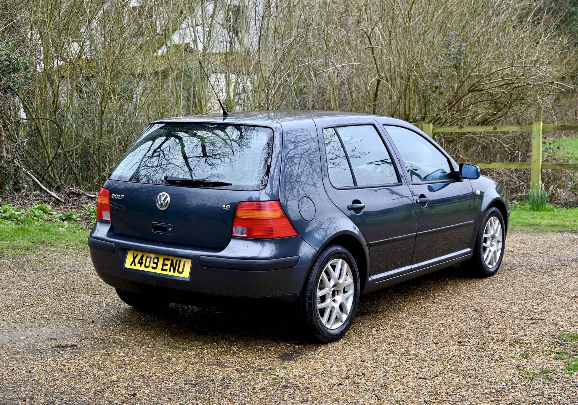 VW Golf. 1.6 Manual. Registration number: X409 ENU. 2000 VW Golf 1.6 SE 5-door Hatchback. - Image 5 of 12