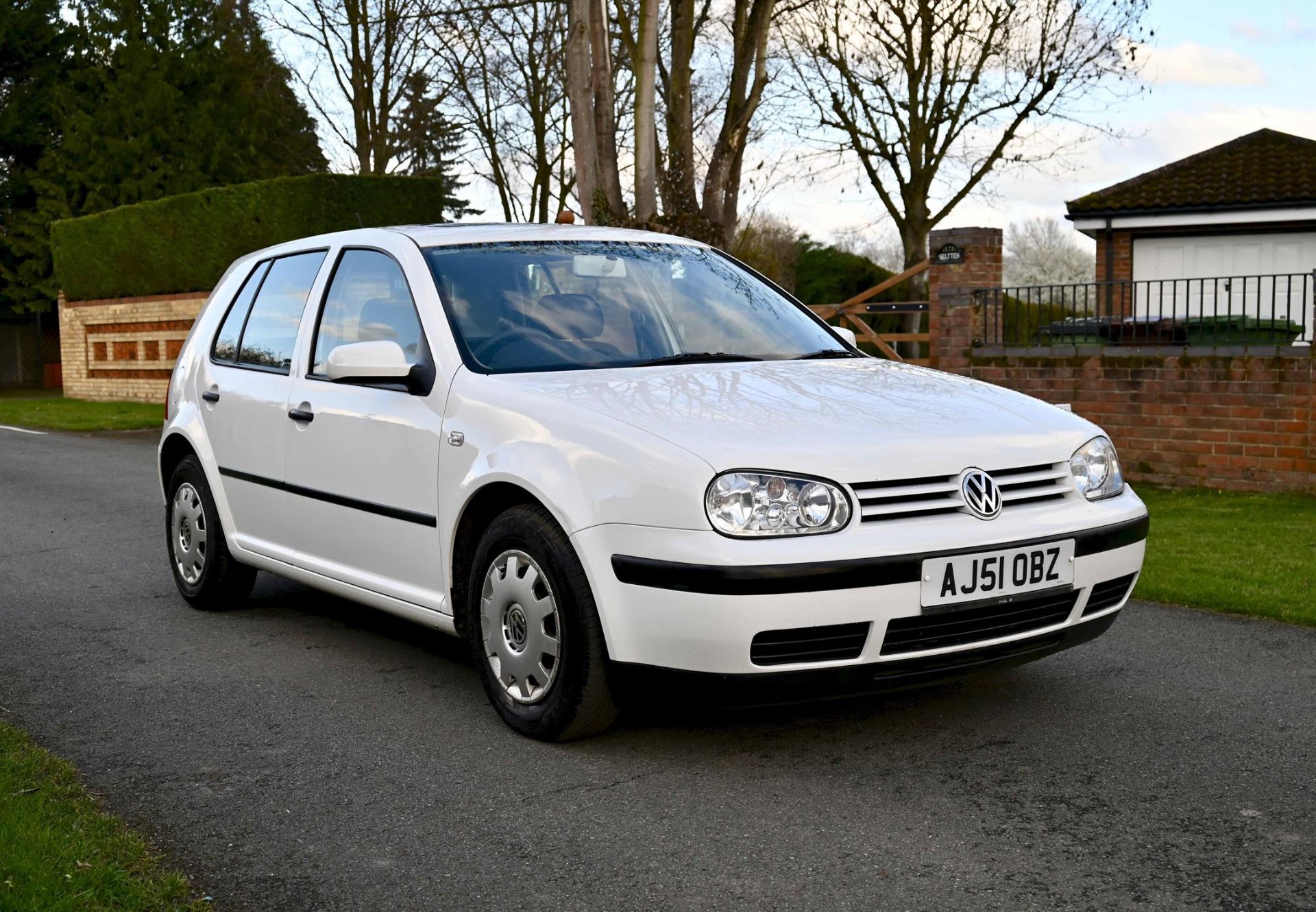 2001 VW Golf 1.6 S Auto 5-door Hatchback. Registration number AJ51 OBZ. White with black cloth - Image 2 of 14