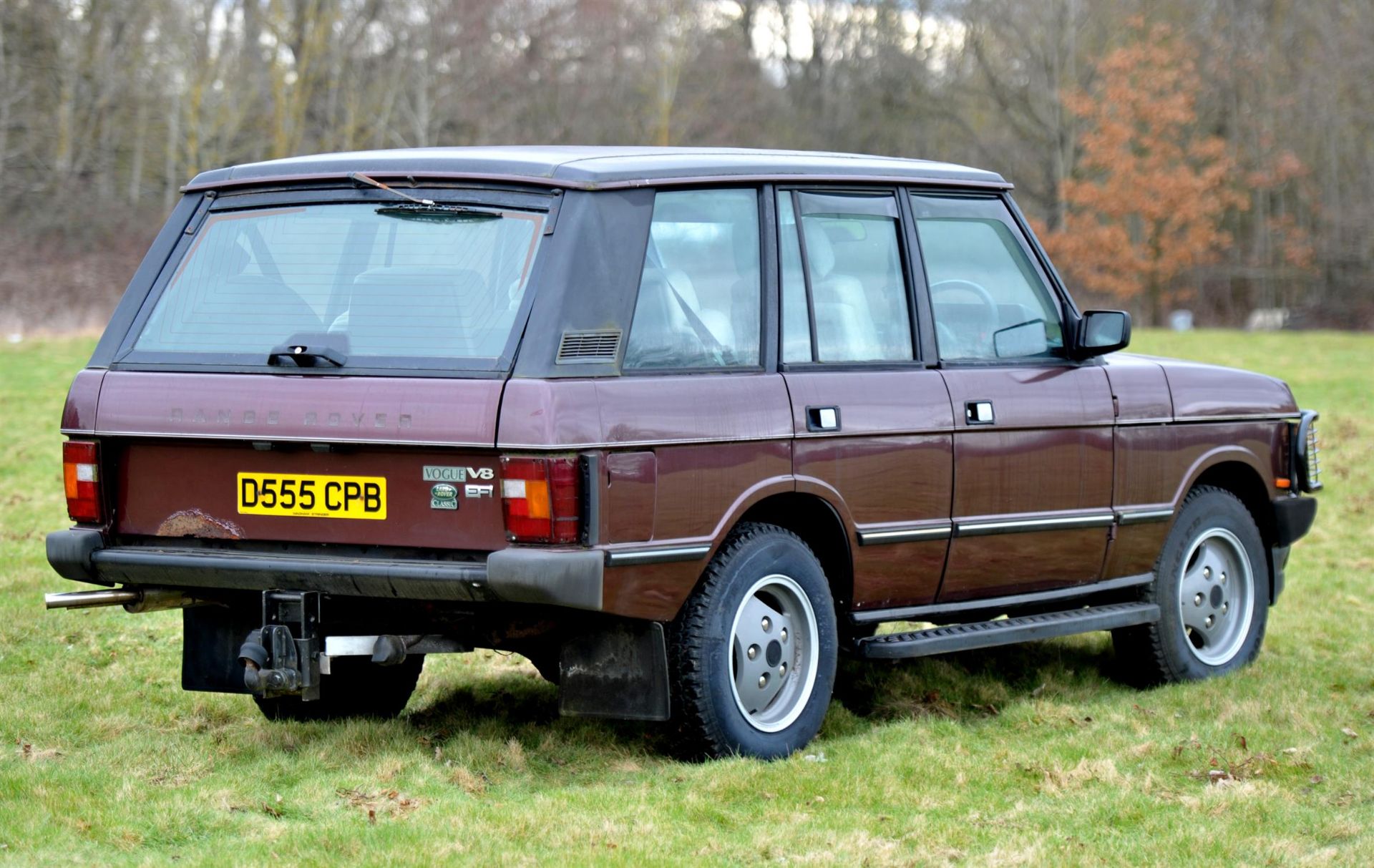 Range Rover Vogue V8 EFI in brown. Registration D555 CPB. Manual gearbox. Currently a non starter. - Image 15 of 15