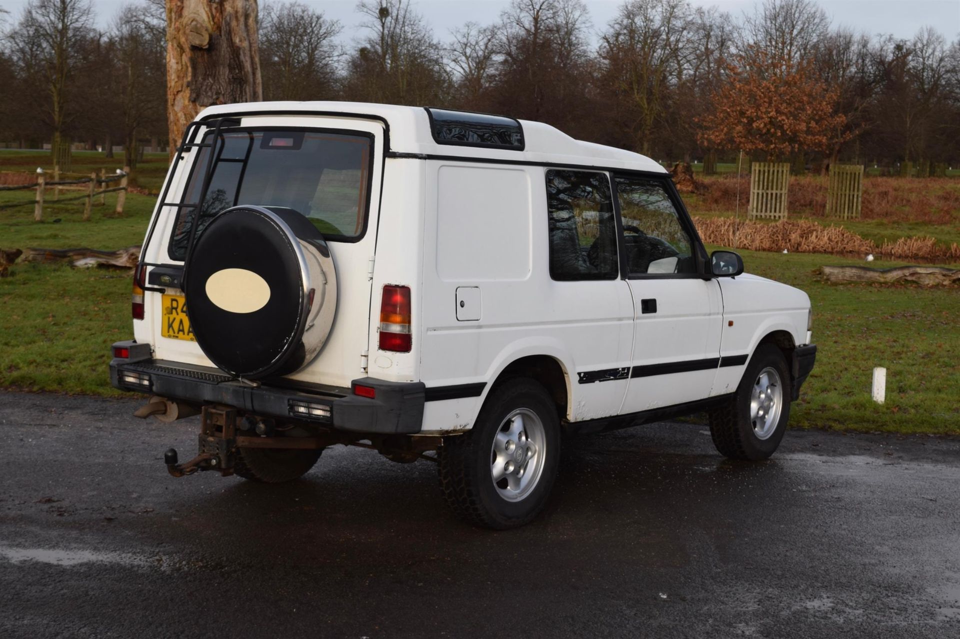 1998 Land Rover Discovery 2-Door R41 KAA. 2-door Land Rover Discovery 300 TDI, which was first - Image 10 of 41