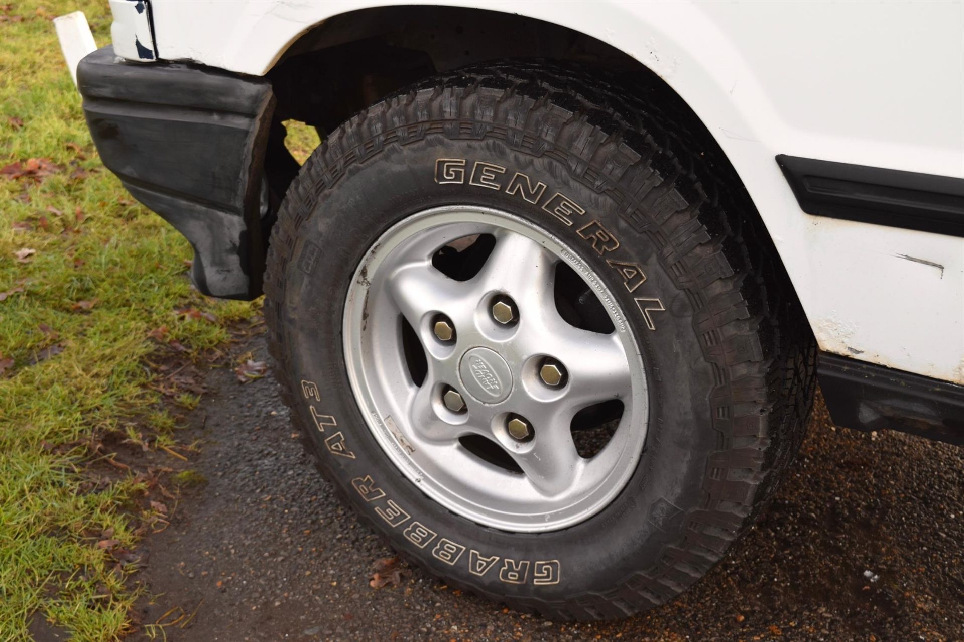 1998 Land Rover Discovery 2-Door R41 KAA. 2-door Land Rover Discovery 300 TDI, which was first - Image 12 of 41