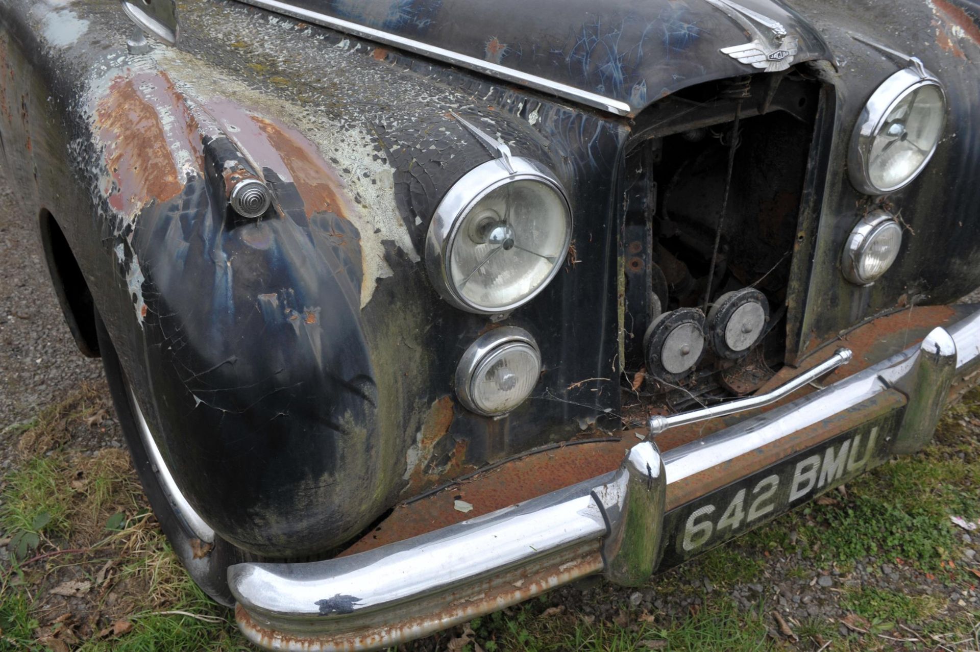 1954 black, Jaguar Mark VII 2-Axle-Rigid Body, for restoration. Registration Number 642 BMU. - Image 4 of 24