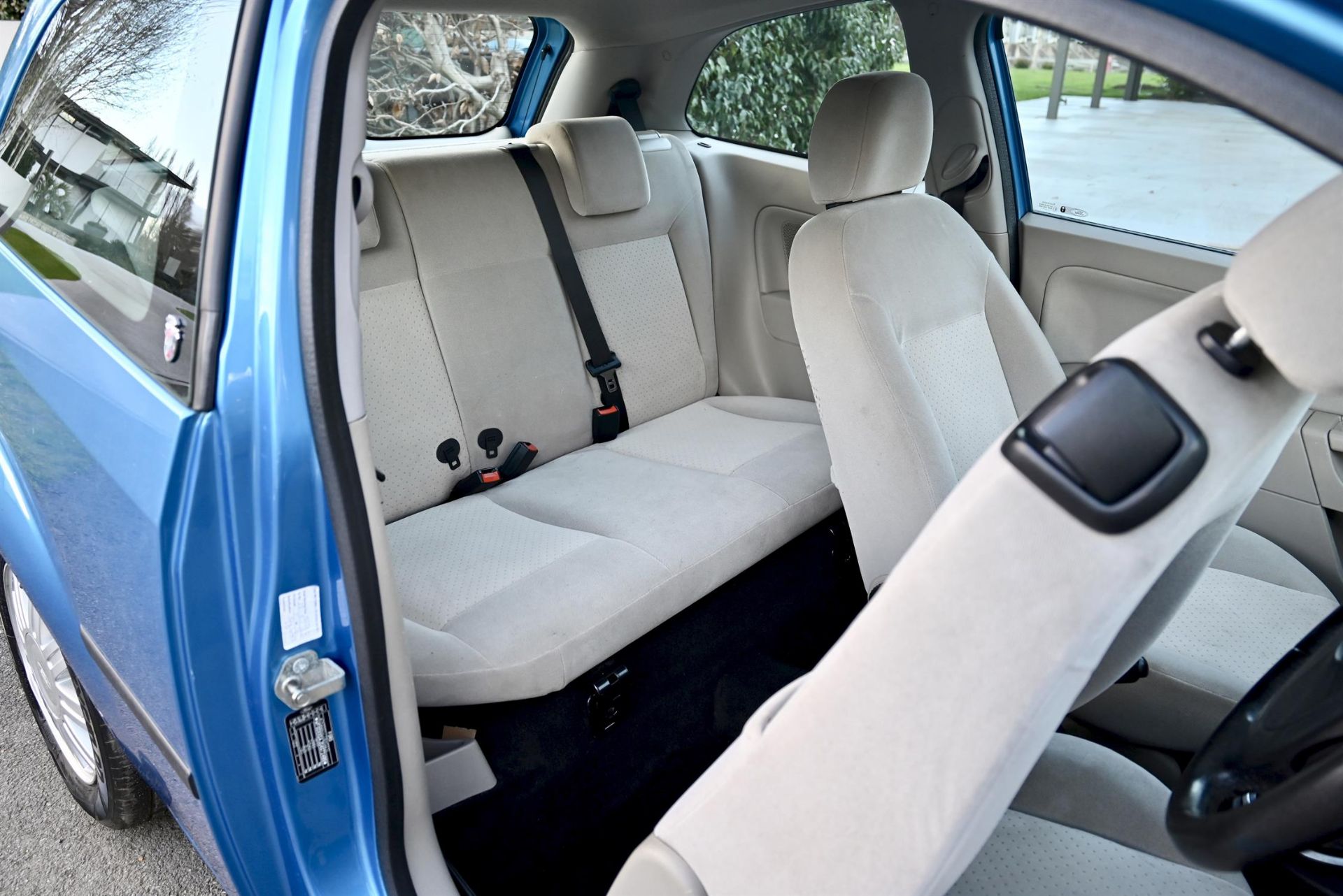 2004 Ford Fiesta 1.4 Ghia 3-door hatchback. Registration number: EO54 JNK. Metallic Aquarius Blue, - Image 11 of 16
