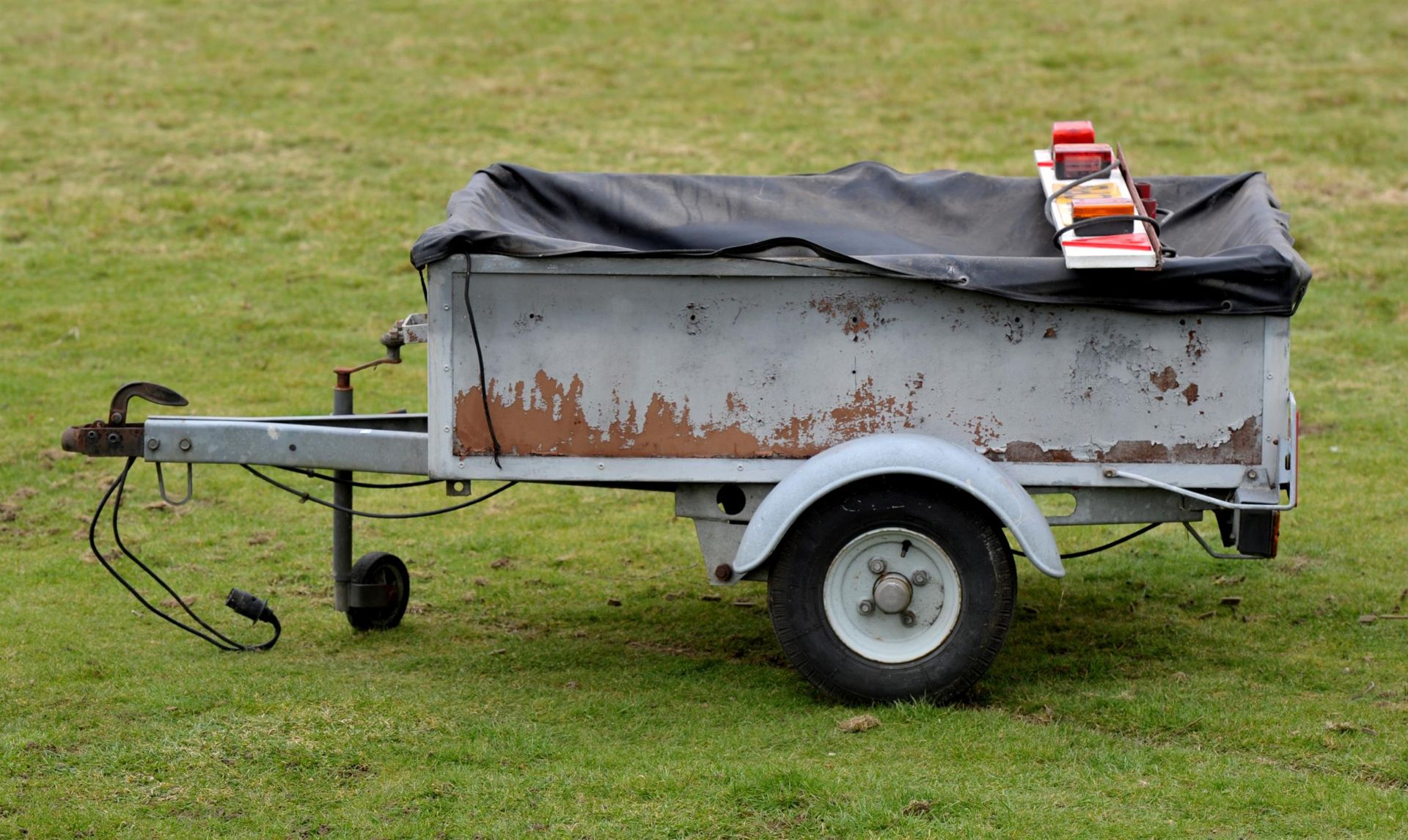 Car trailer NO LIGHT BOARD PLEASE NOTE BUYERS PREMIUM AT THE STANDARD IN HOUSE BUYERS PREMIUM OF