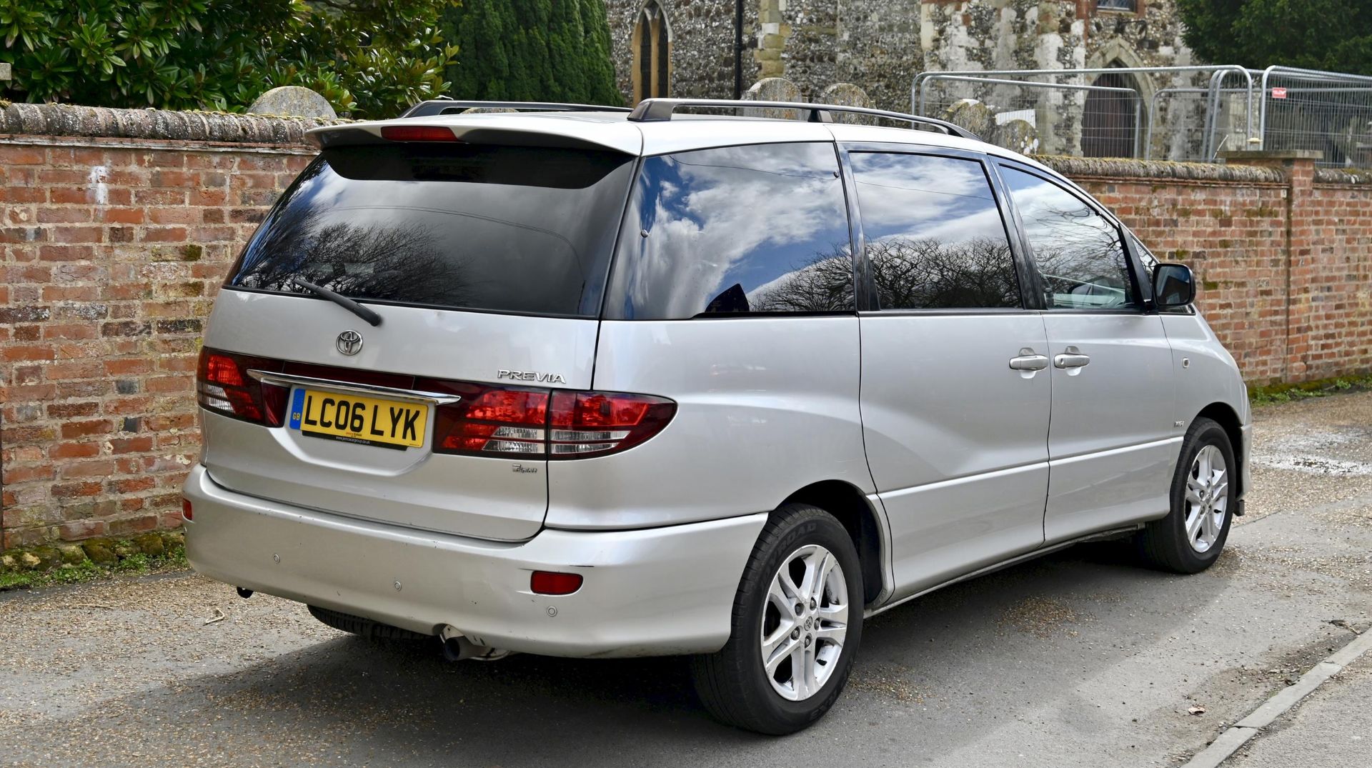 2006 Toyota Previa T-Spirit 2.4 VVTi Auto 7-Seater. Registration number LC06 LYK. - Image 2 of 11