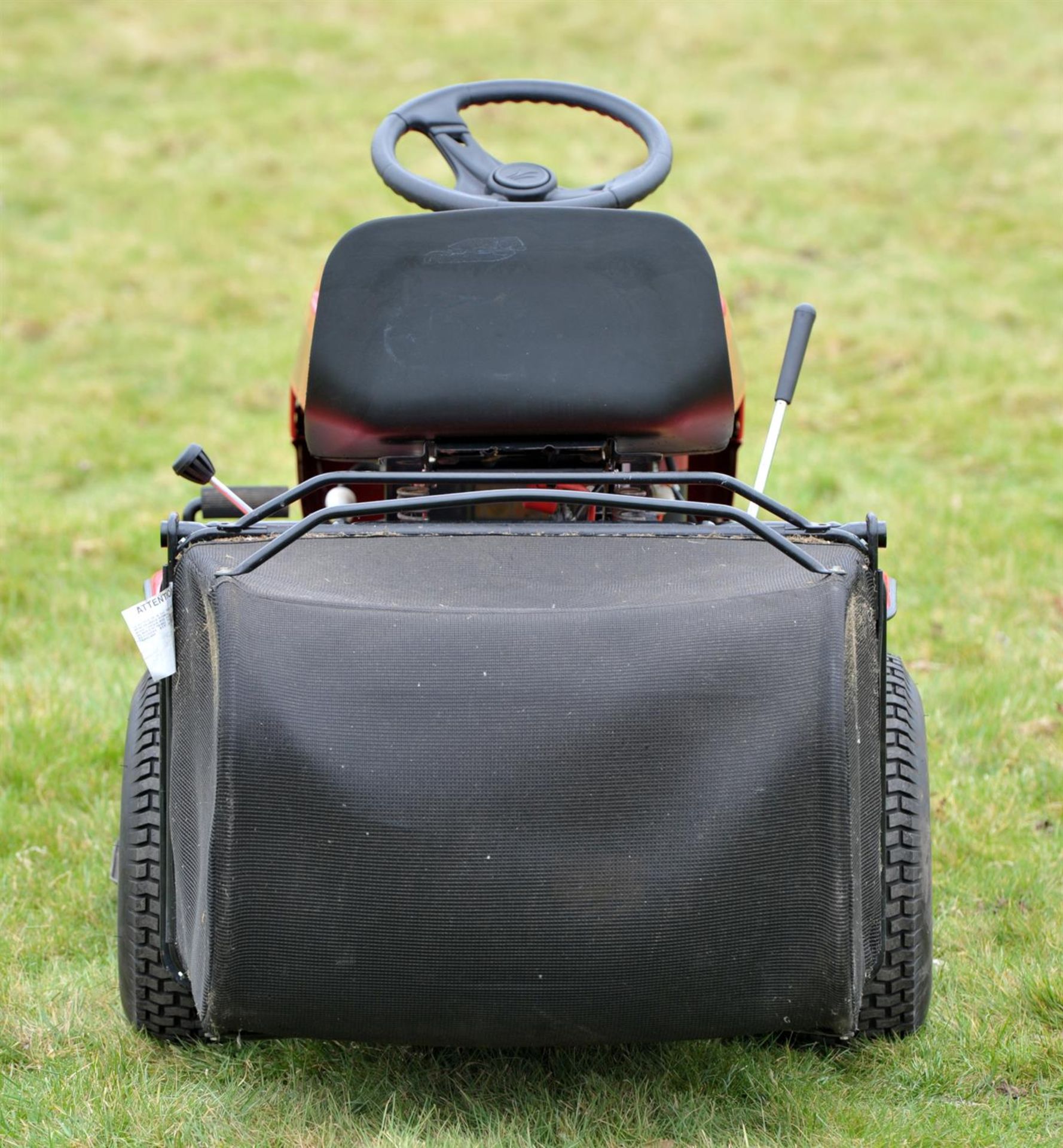 MTD Spider 76 RD Ride on Garden lawn mower. It comes with a grass collection box. - Image 3 of 14