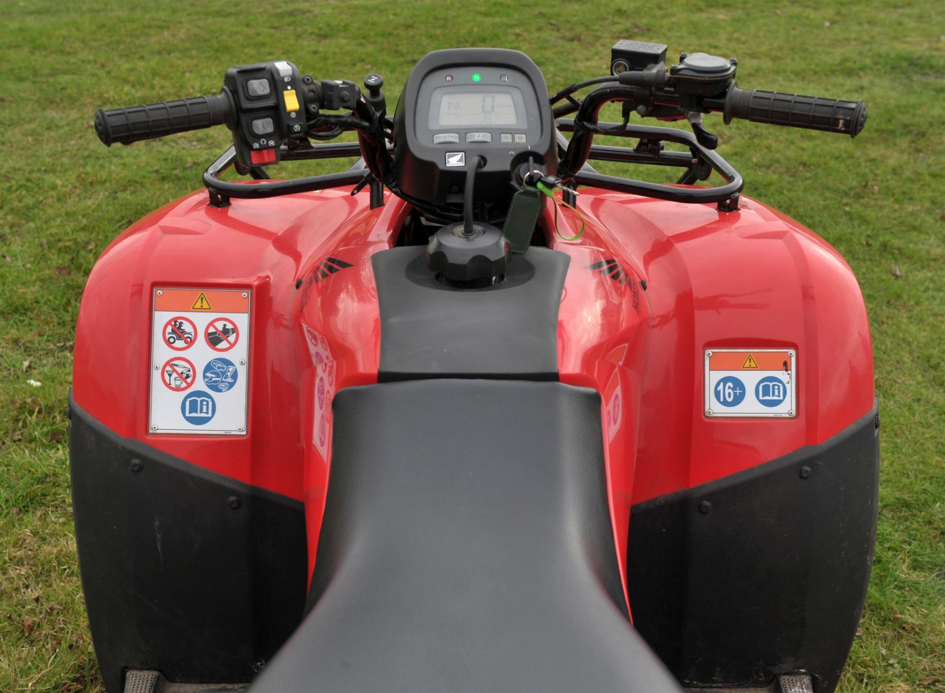 Honda Quad Bike ATV - TRX 250 TEM. Red. 250cc. - All wheel drive Honda Quad bike - One owner quad - Image 8 of 19