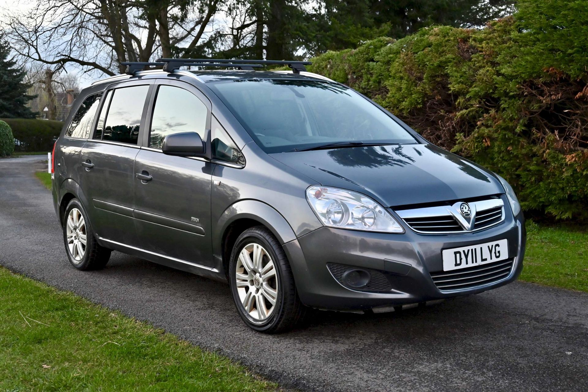 2011 Vauxhall Zafira 1.8 Design 5-door MPV. Metallic Grey, Petrol, 5-Speed Manual Full details - Image 2 of 11