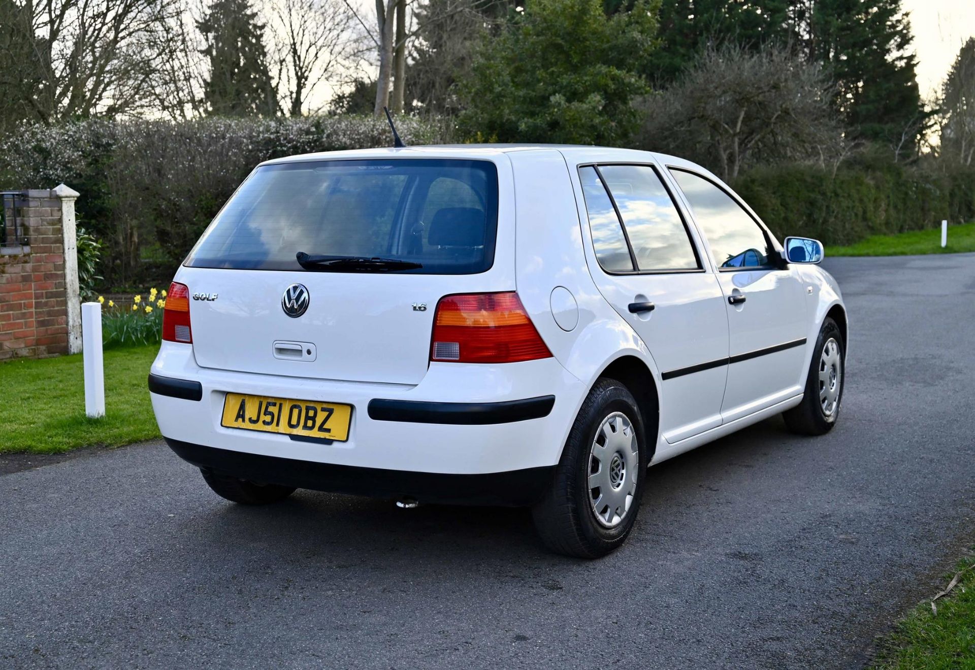 2001 VW Golf 1.6 S Auto 5-door Hatchback. Registration number AJ51 OBZ. White with black cloth - Image 5 of 14