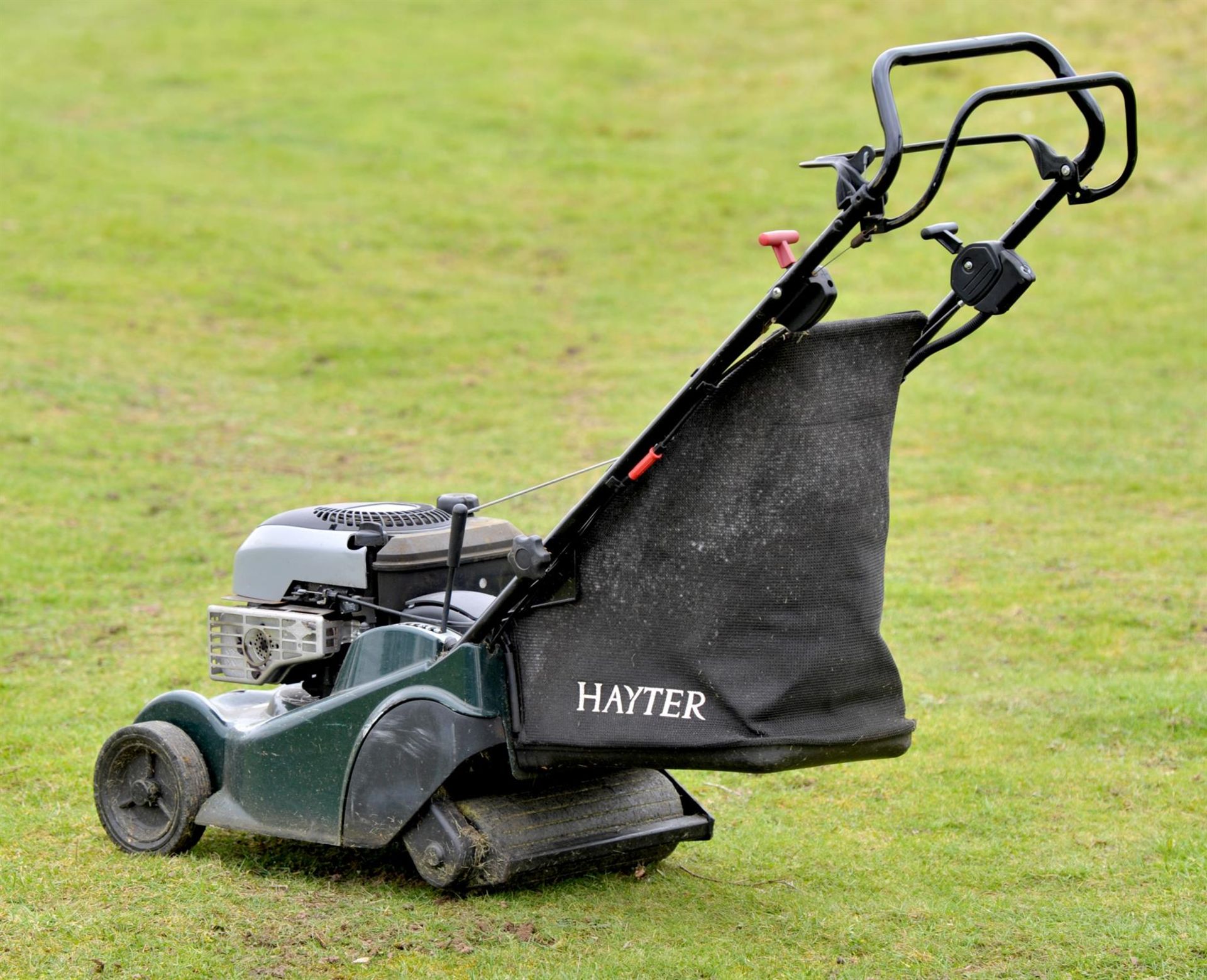 Hayter Harrier 41 lawnmower, Briggs & Stratton Lawn Mowers, purchased from Andrews of Hindhead - Image 6 of 9