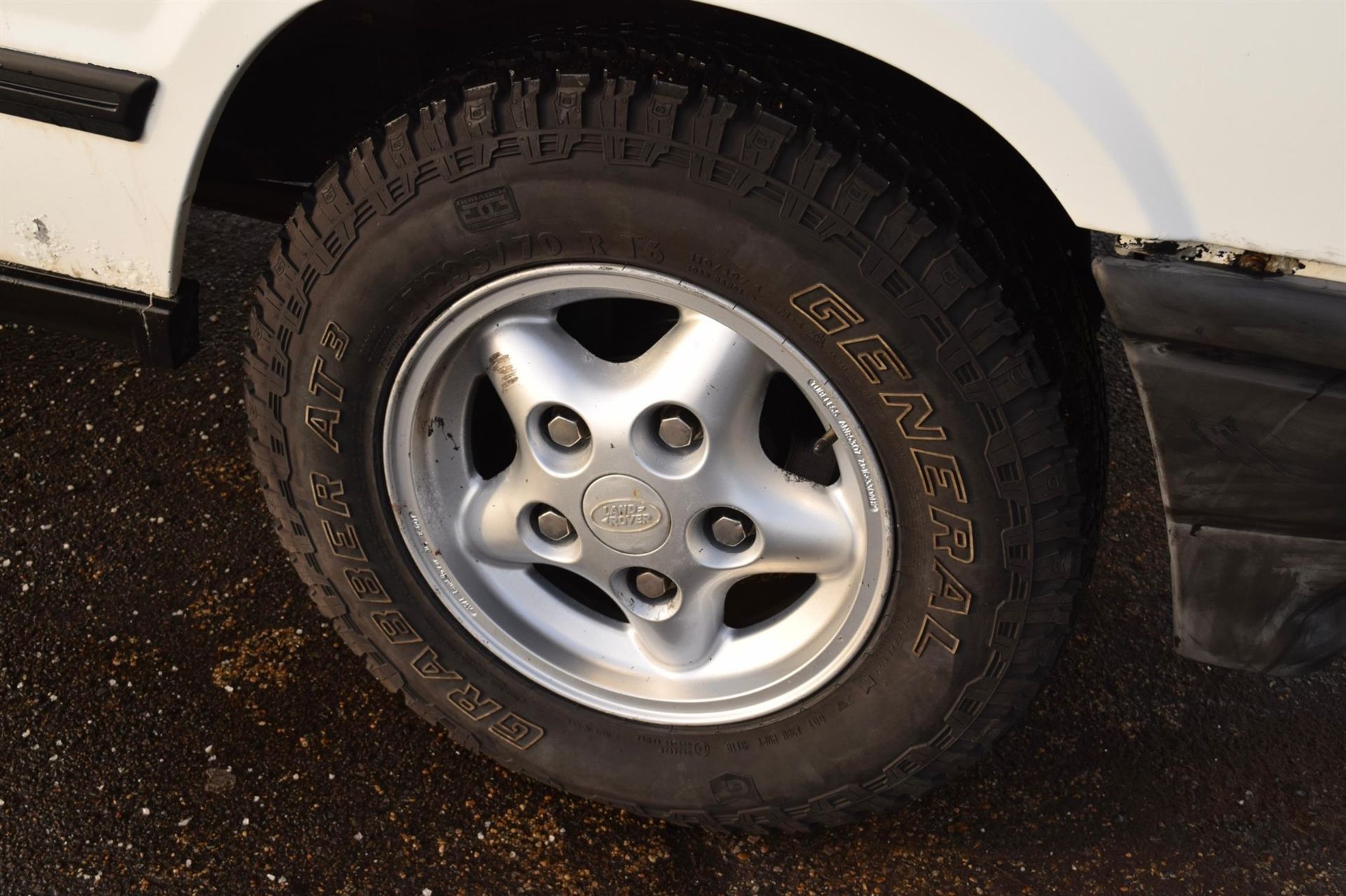 1998 Land Rover Discovery 2-Door R41 KAA. 2-door Land Rover Discovery 300 TDI, which was first - Image 2 of 41