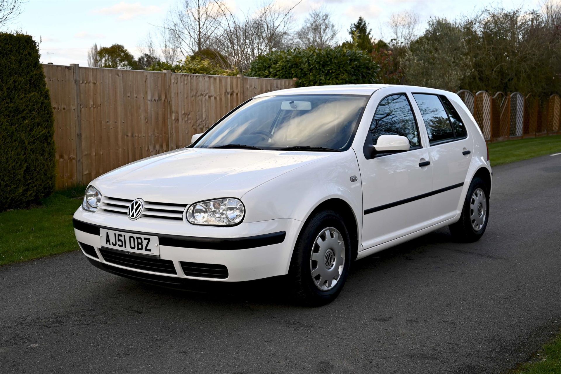 2001 VW Golf 1.6 S Auto 5-door Hatchback. Registration number AJ51 OBZ. White with black cloth