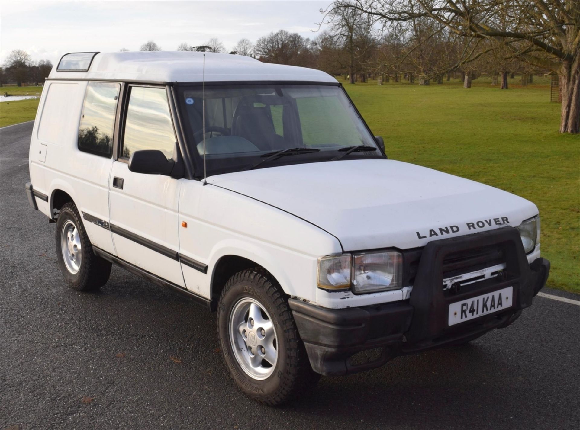 1998 Land Rover Discovery 2-Door R41 KAA. 2-door Land Rover Discovery 300 TDI, which was first